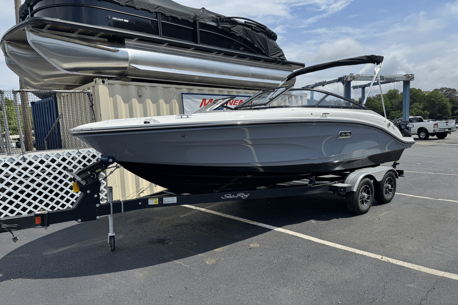 Slide: The Image of Sea Ray SPX 190 2025 - 3