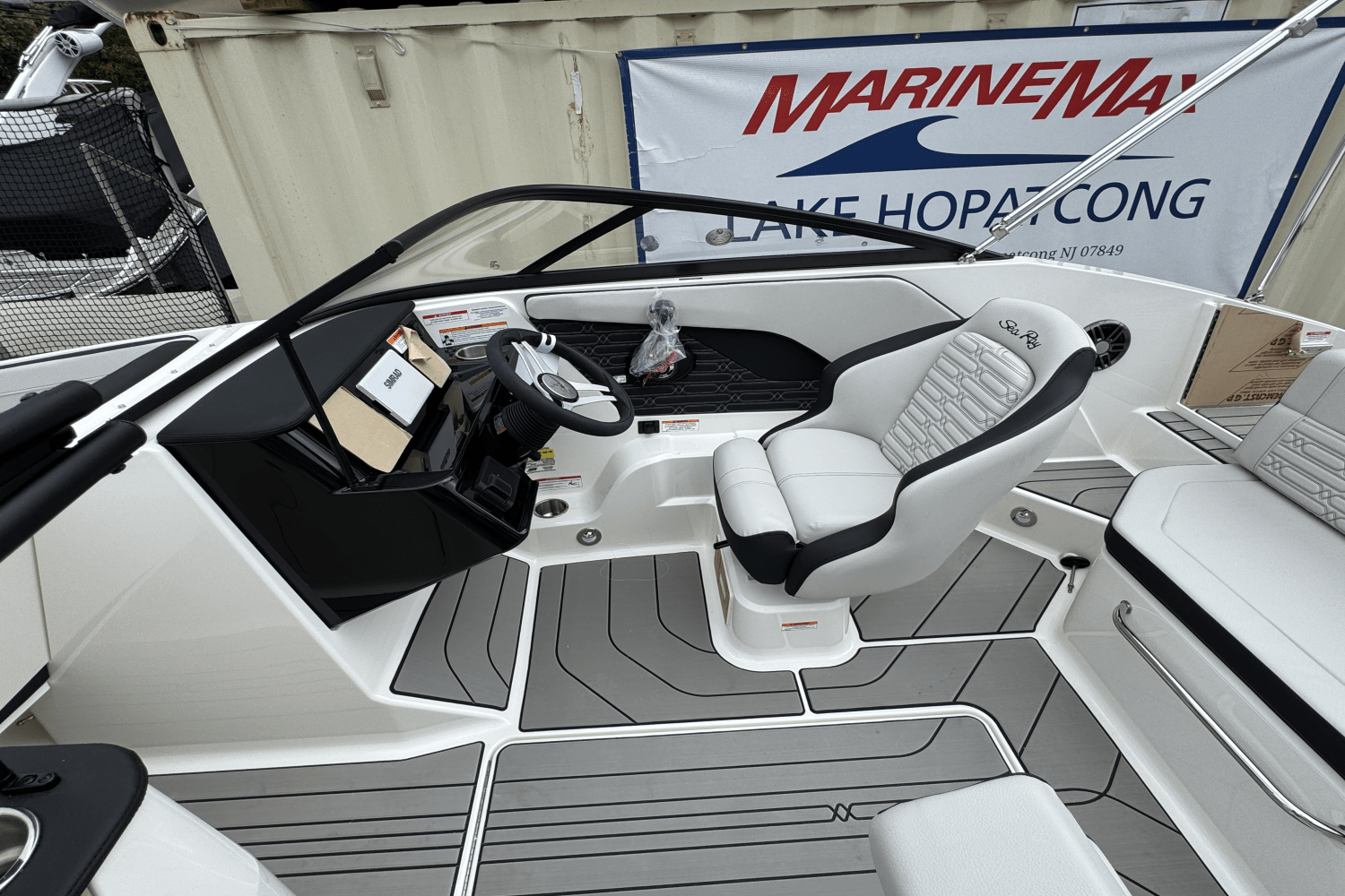 Slide: The Image of Sea Ray SPX 190 2025 - 30