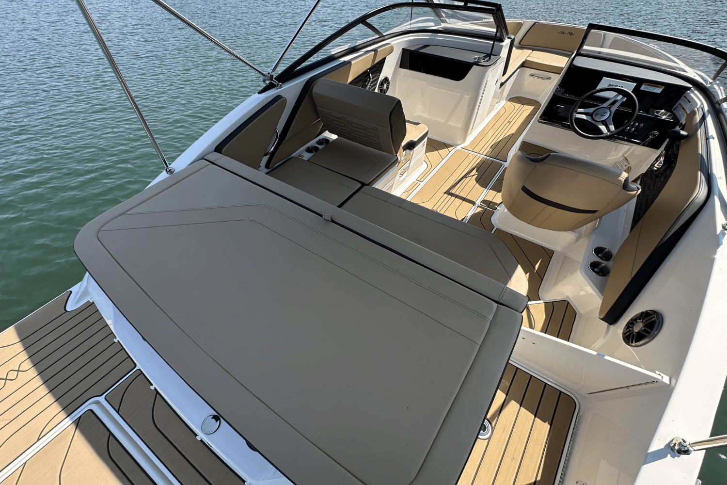 Slide: The Image of Sea Ray SPX 190 2025 - 31