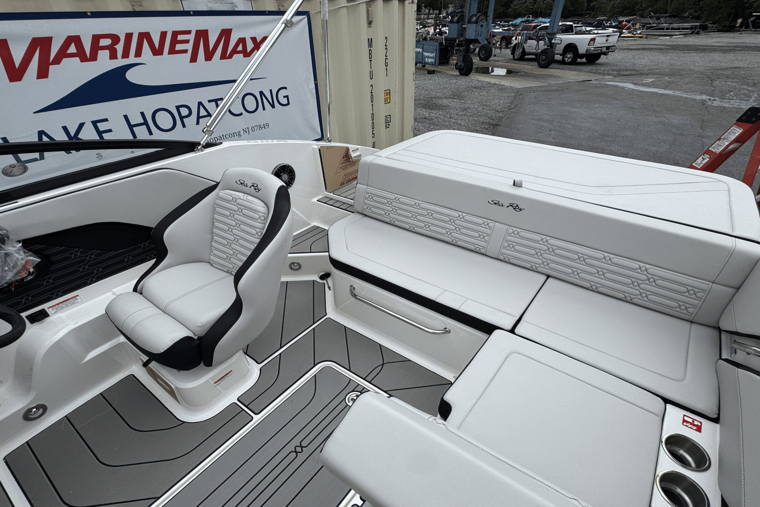 Slide: The Image of Sea Ray SPX 190 2025 - 31