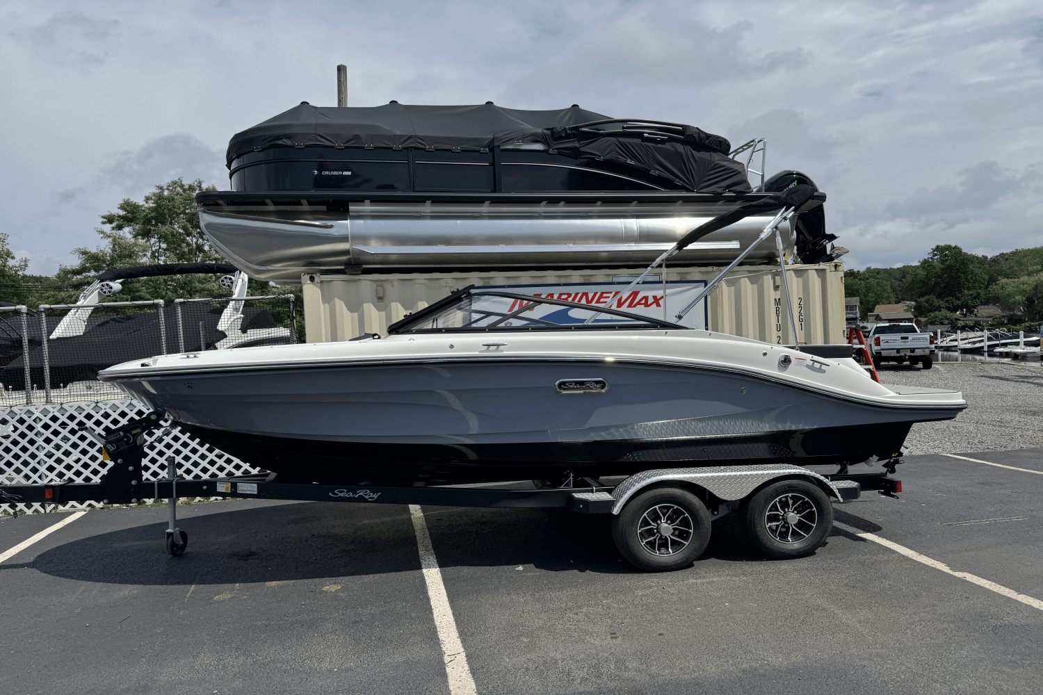 Slide: The Image of Sea Ray SPX 190 2025 - 4