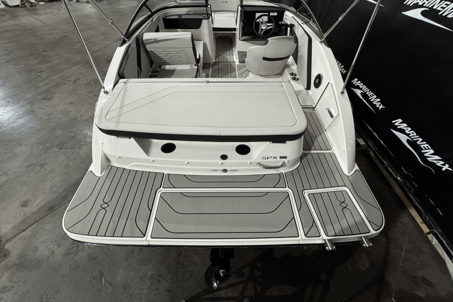 Slide: The Image of Sea Ray SPX 190 2025 - 7