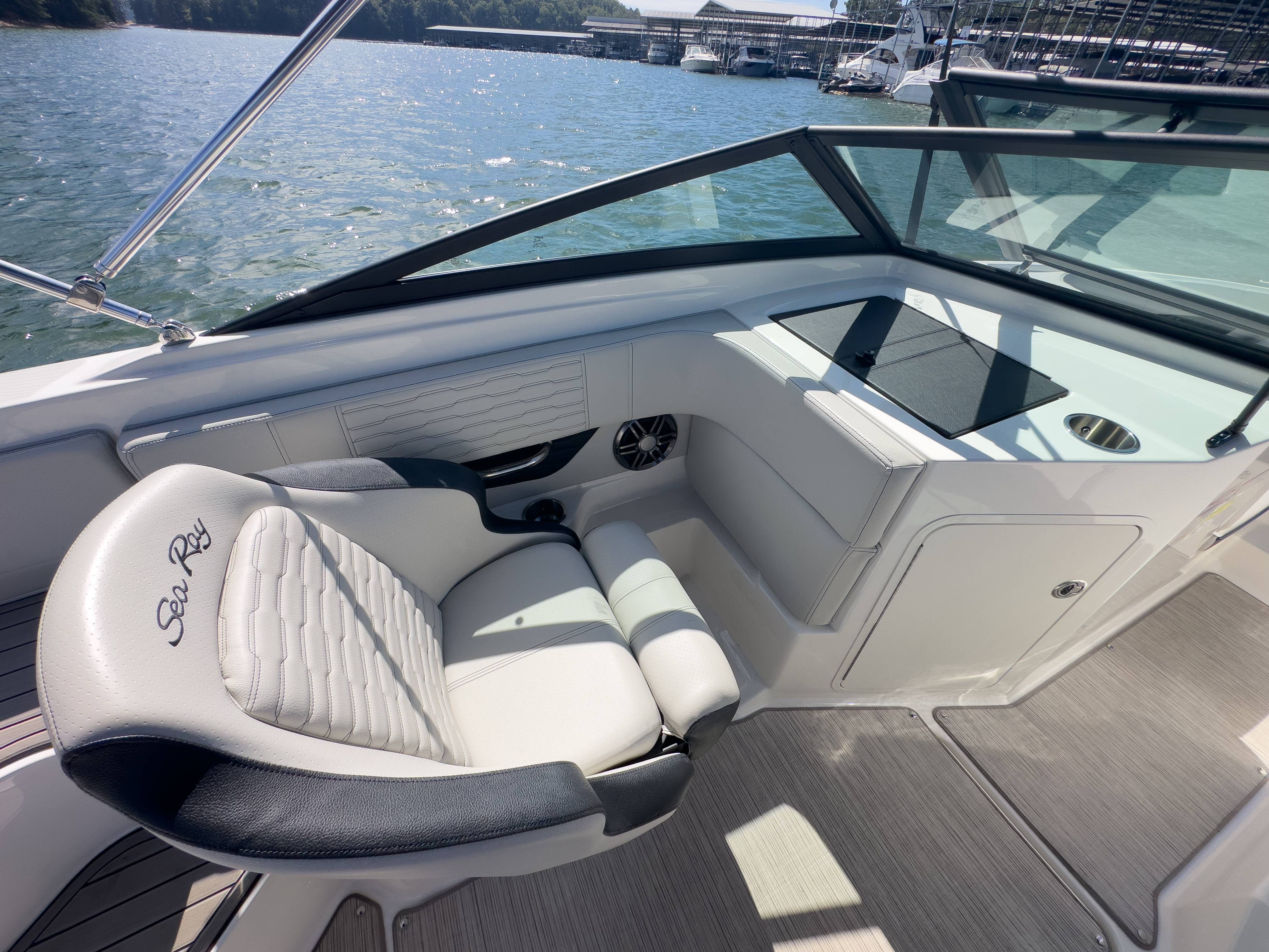 Slide: The Image of Sea Ray SPX 190 OB 2022 - 10