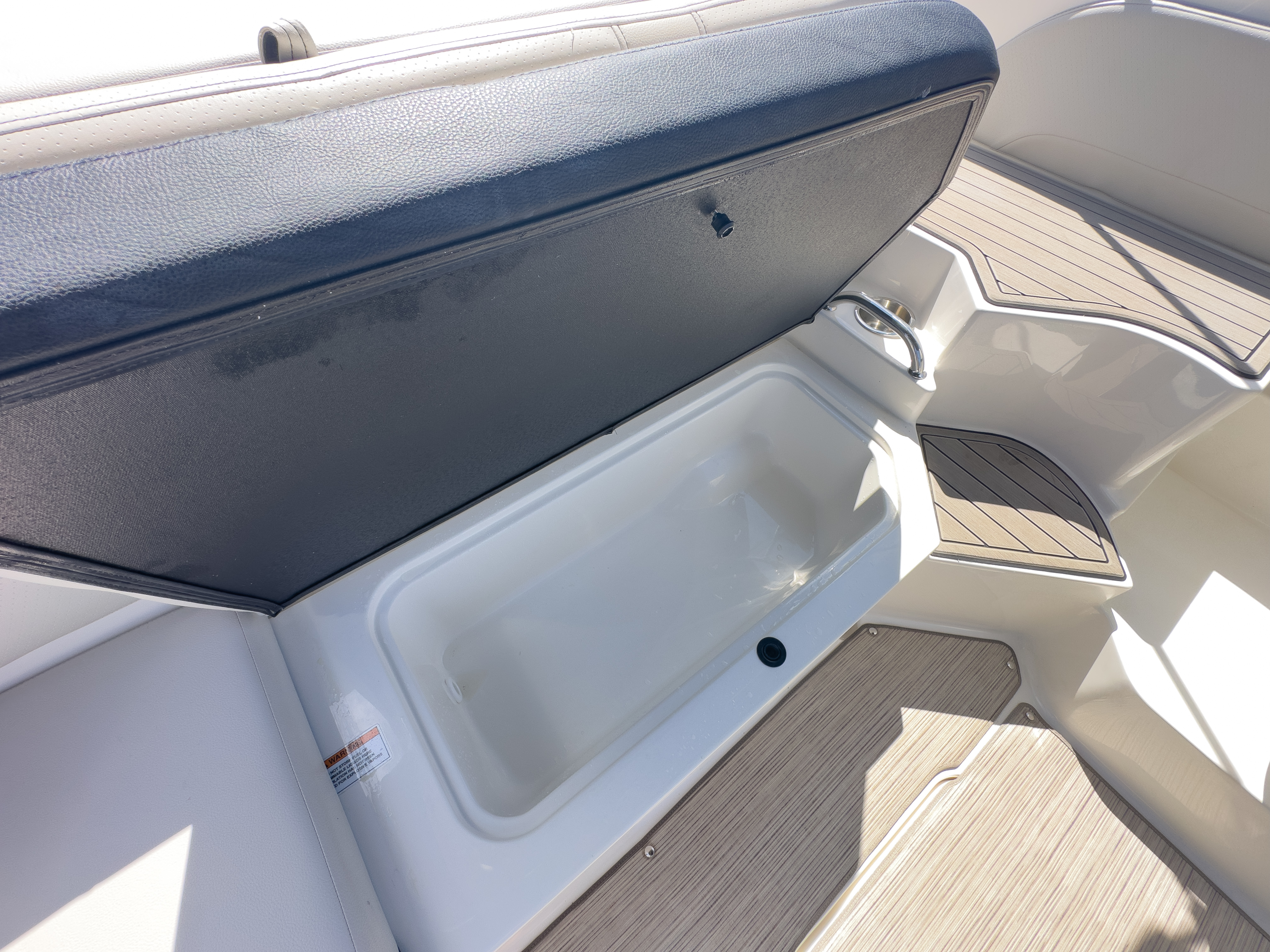 Slide: The Image of Sea Ray SPX 190 OB 2022 - 13