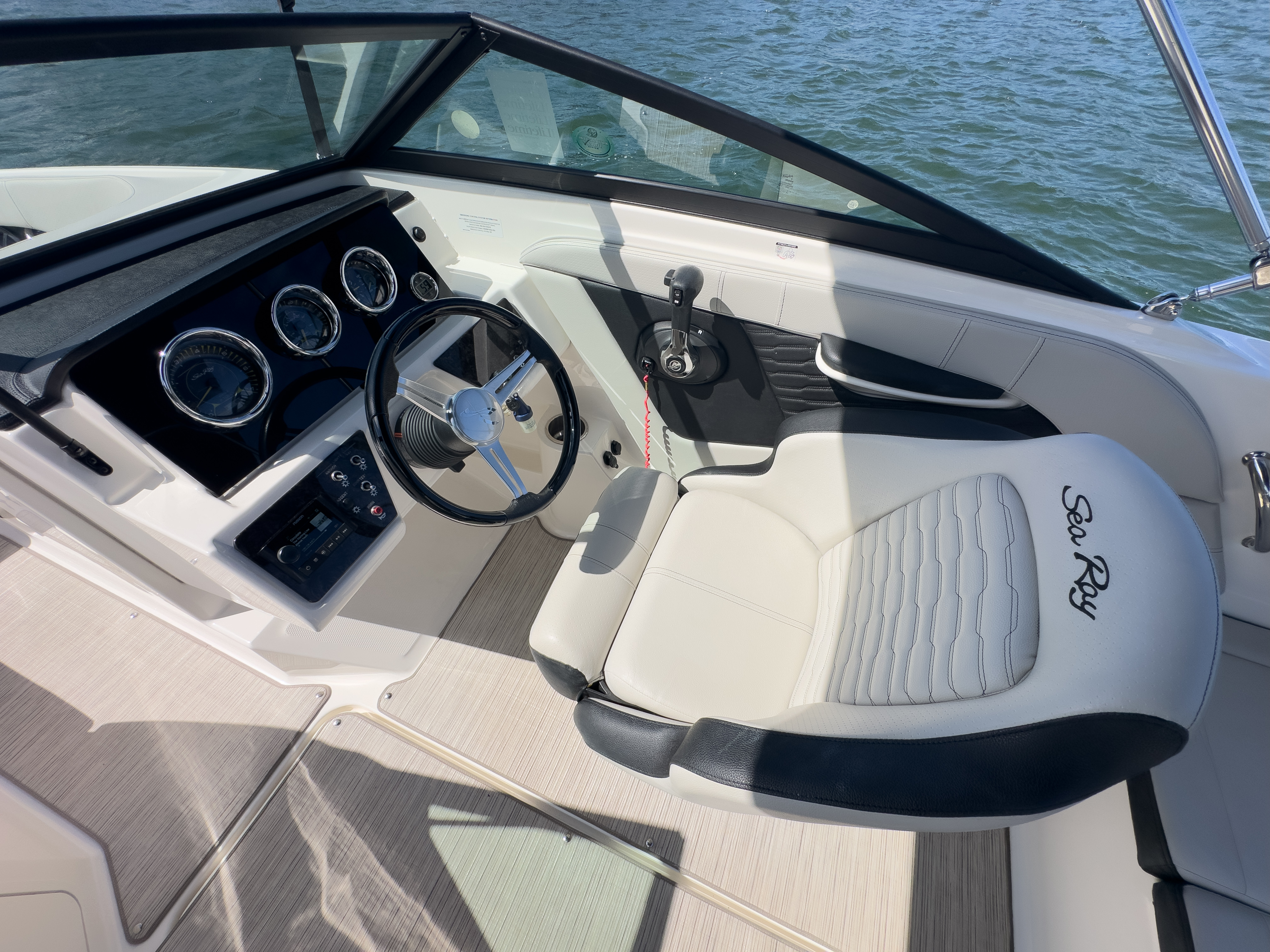 Slide: The Image of Sea Ray SPX 190 OB 2022 - 17