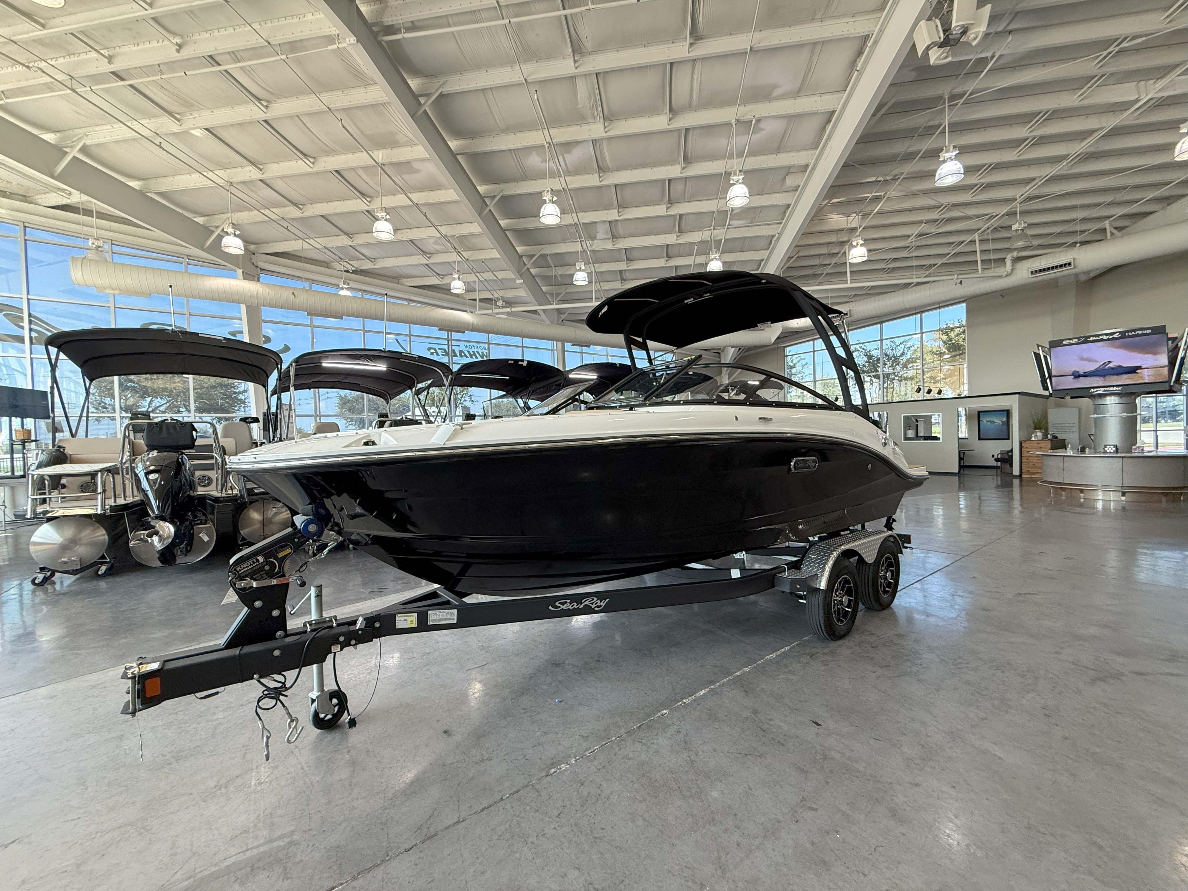 Slide: The Image of Sea Ray SPX 190 Outboard 2025 - 1
