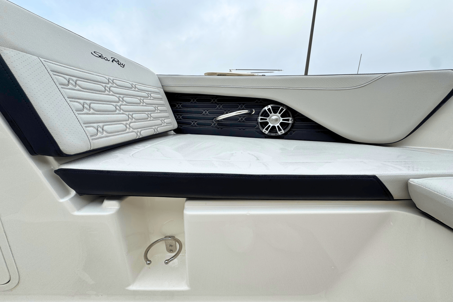 Slide: The Image of Sea Ray SPX 190 Outboard 2025 - 1