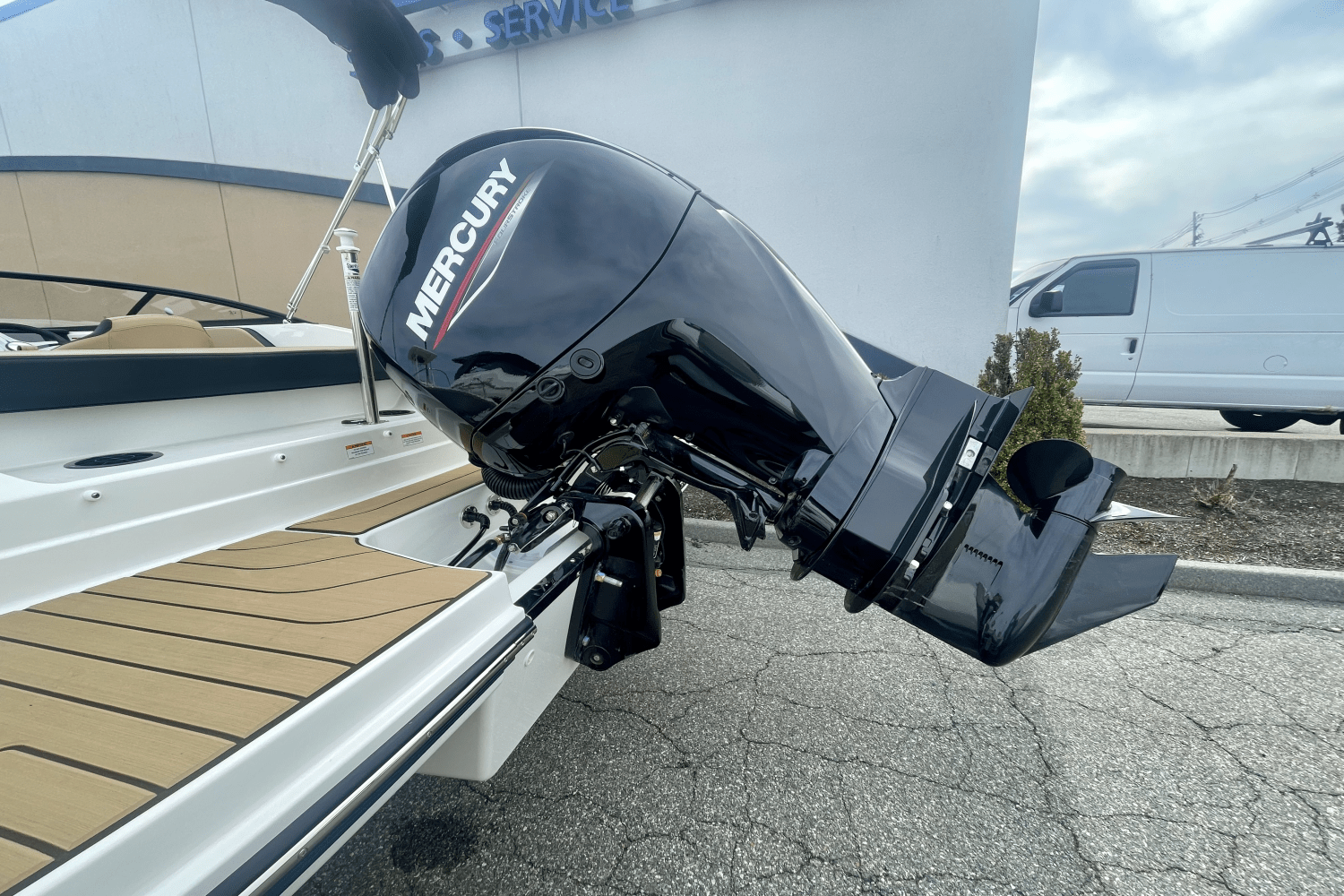 Slide: The Image of Sea Ray SPX 190 Outboard 2025 - 1