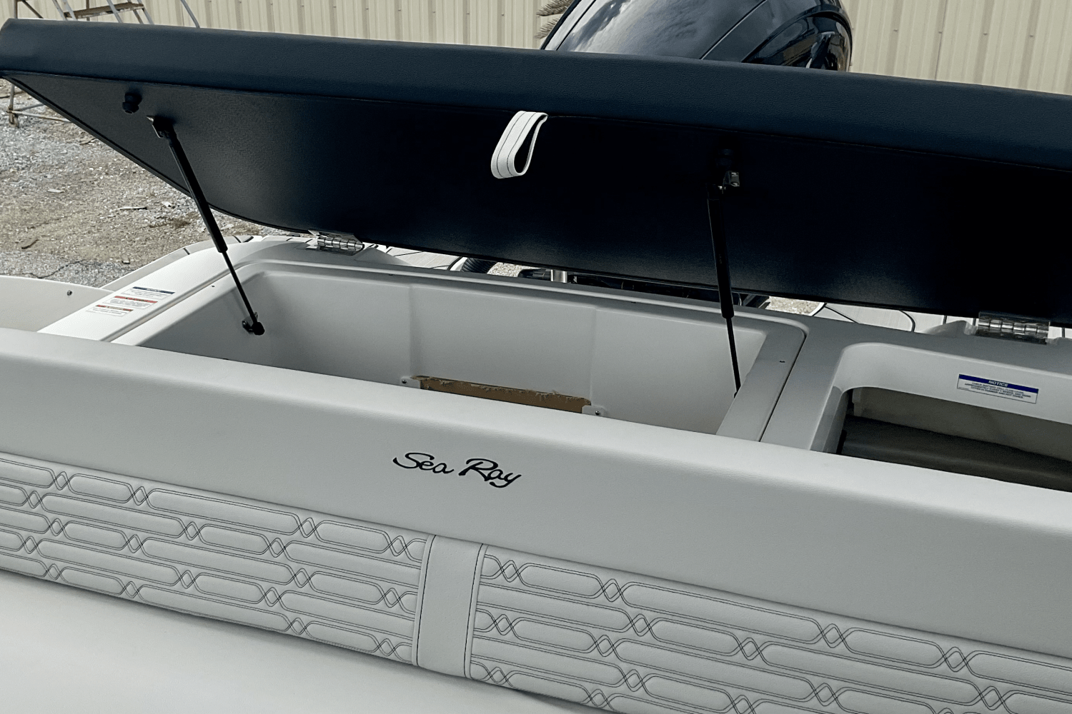 Slide: The Image of Sea Ray SPX 190 Outboard 2025 - 10