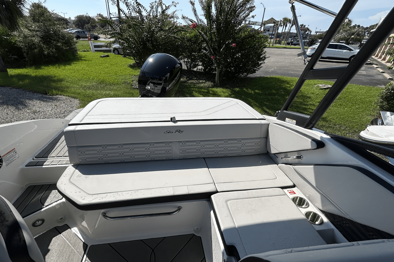 Slide: The Image of Sea Ray SPX 190 Outboard 2025 - 10