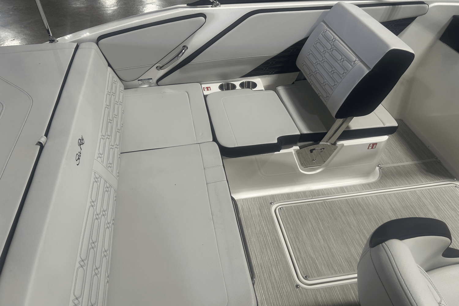 Slide: The Image of Sea Ray SPX 190 Outboard 2025 - 10