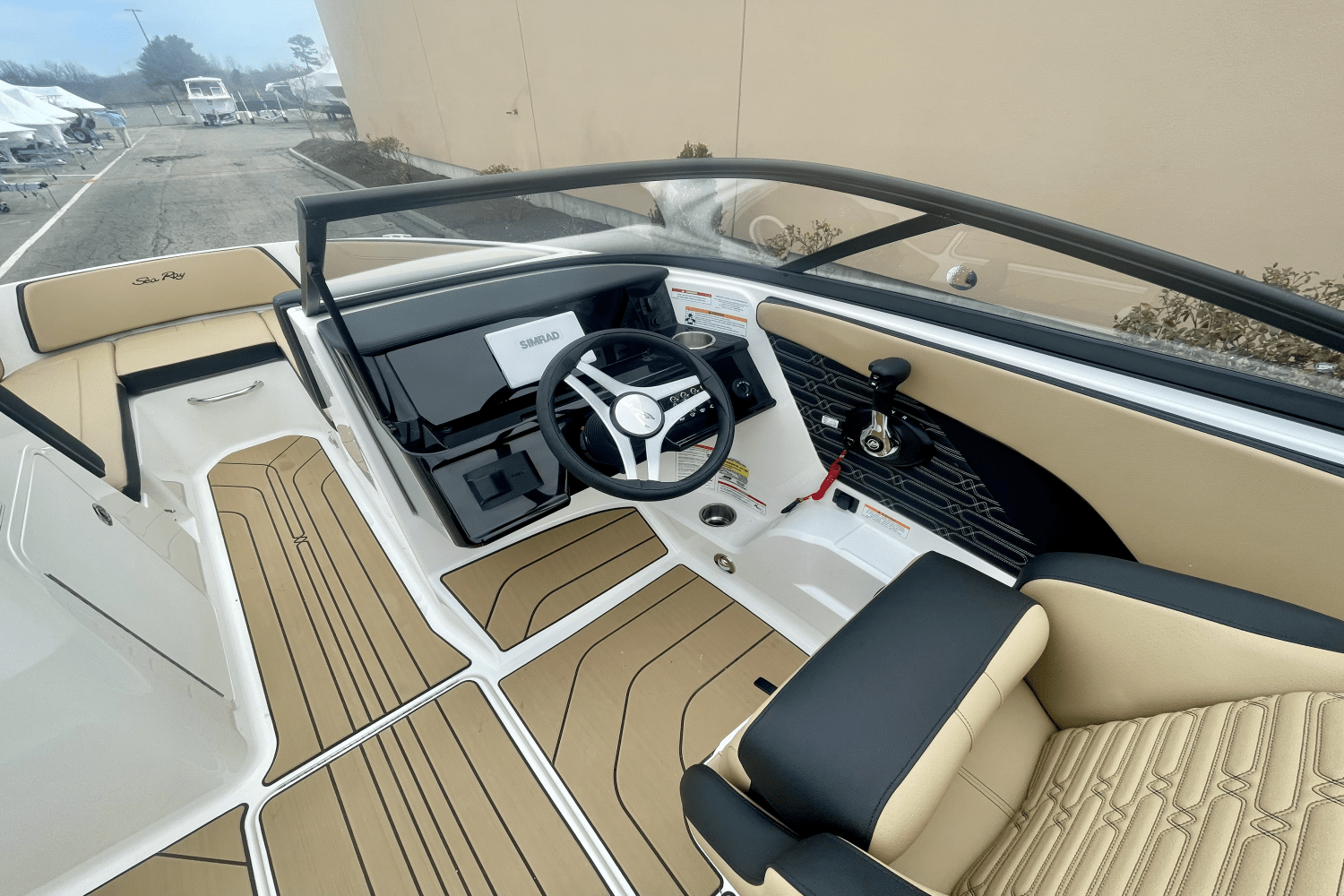 Slide: The Image of Sea Ray SPX 190 Outboard 2025 - 10