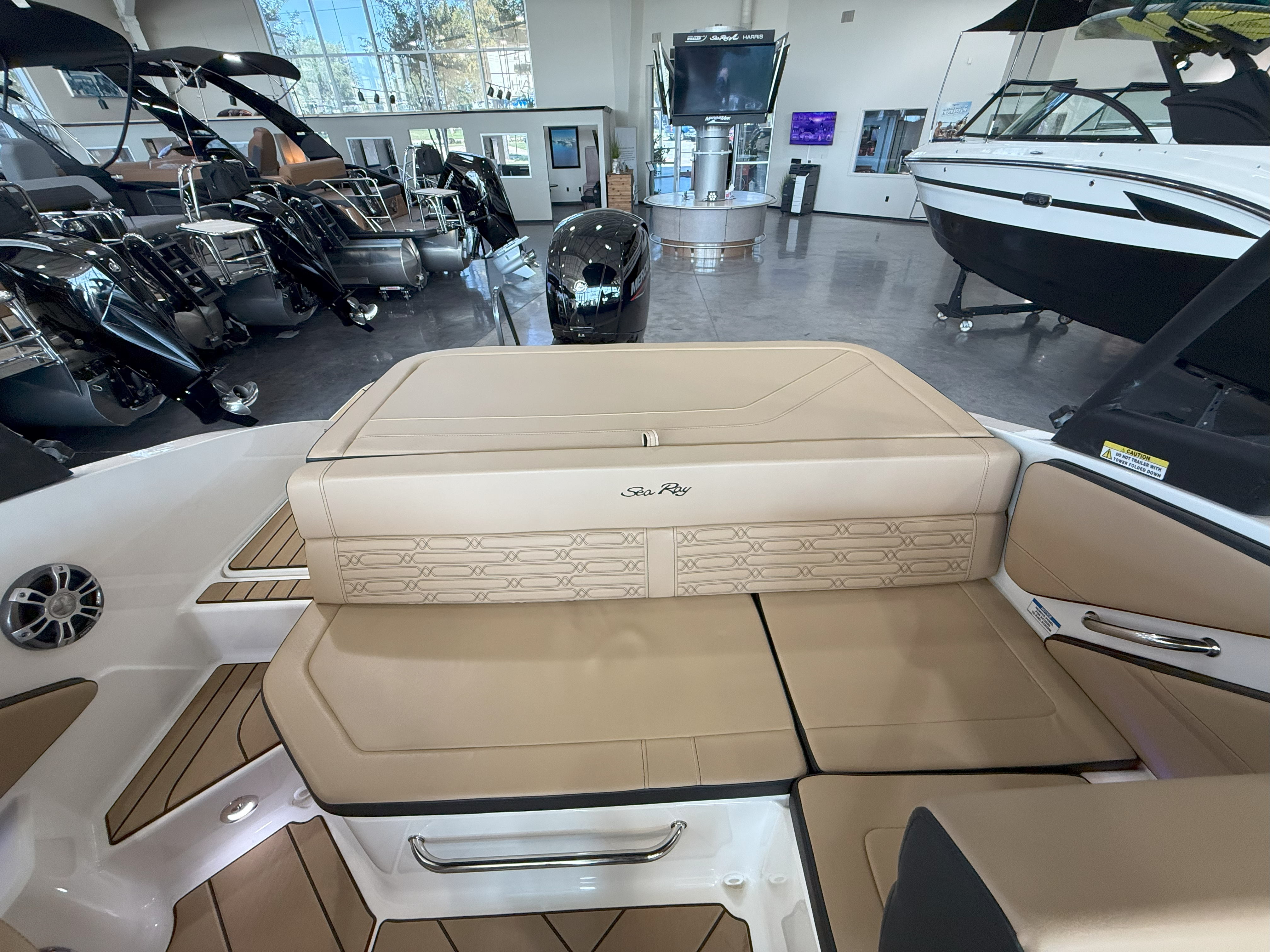 Slide: The Image of Sea Ray SPX 190 Outboard 2025 - 10