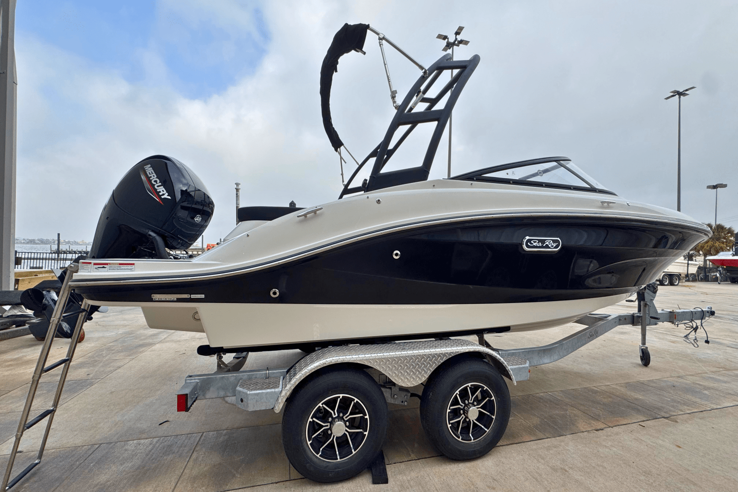 Slide: The Image of Sea Ray SPX 190 Outboard 2025 - 10