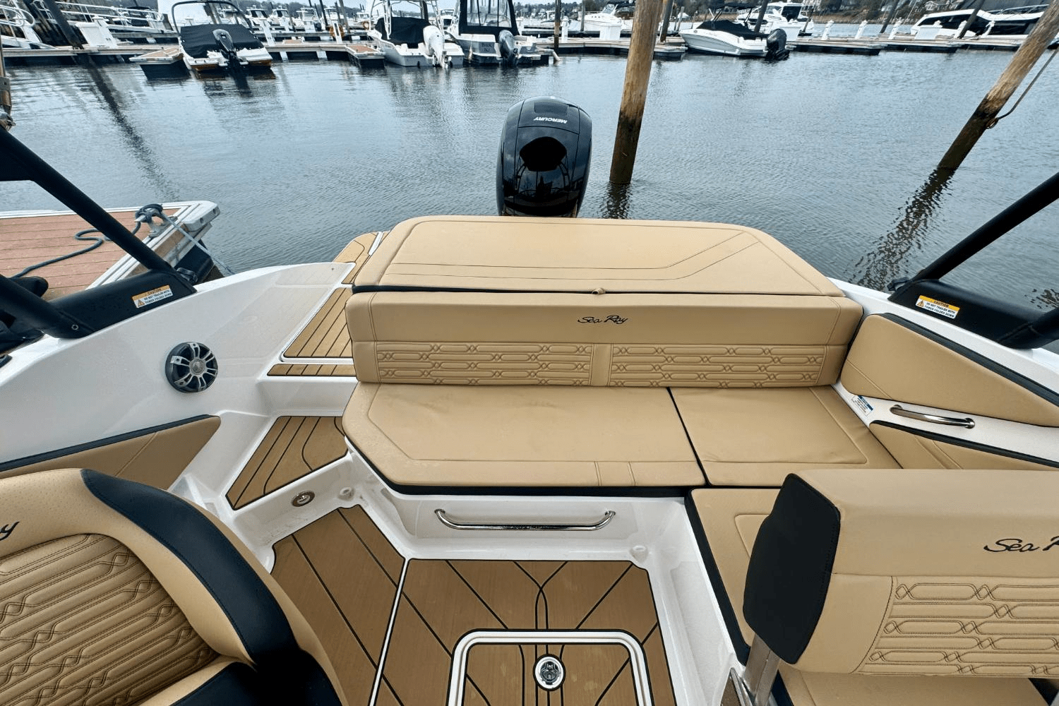 Slide: The Image of Sea Ray SPX 190 Outboard 2025 - 11