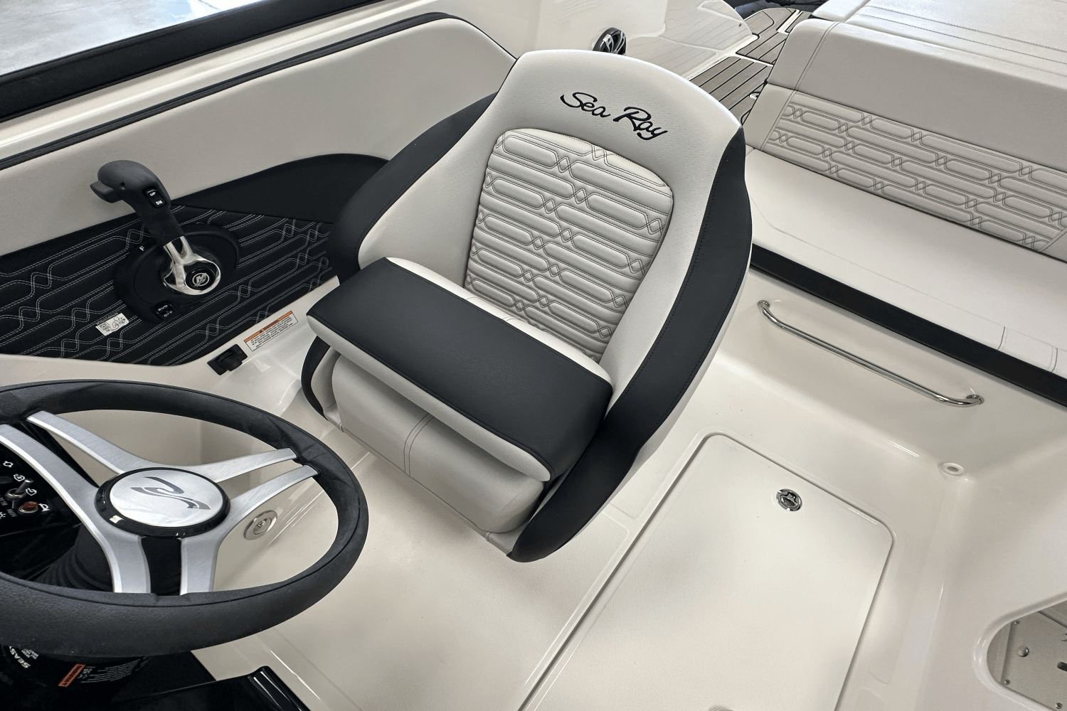 Slide: The Image of Sea Ray SPX 190 Outboard 2025 - 11