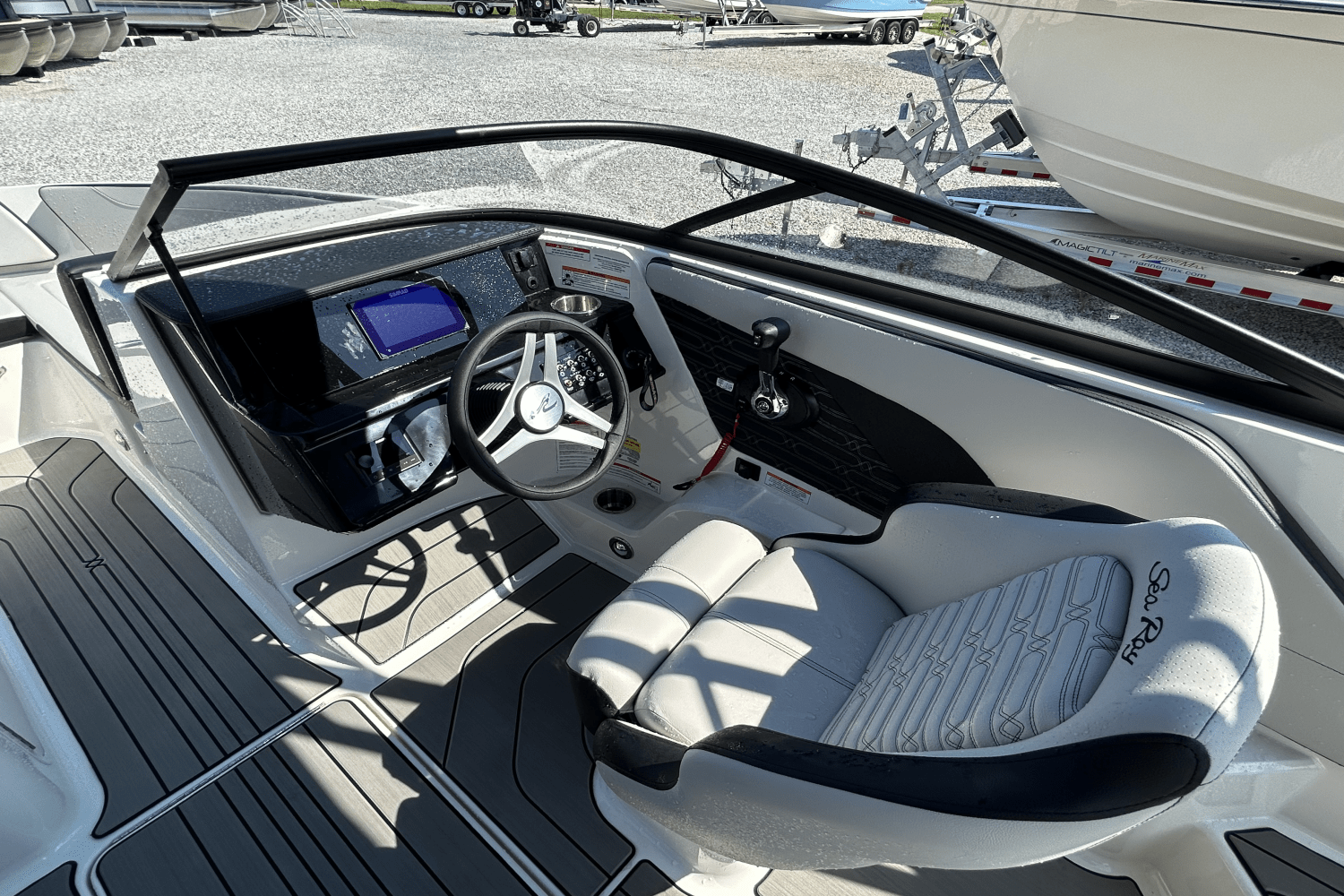 Slide: The Image of Sea Ray SPX 190 Outboard 2025 - 11