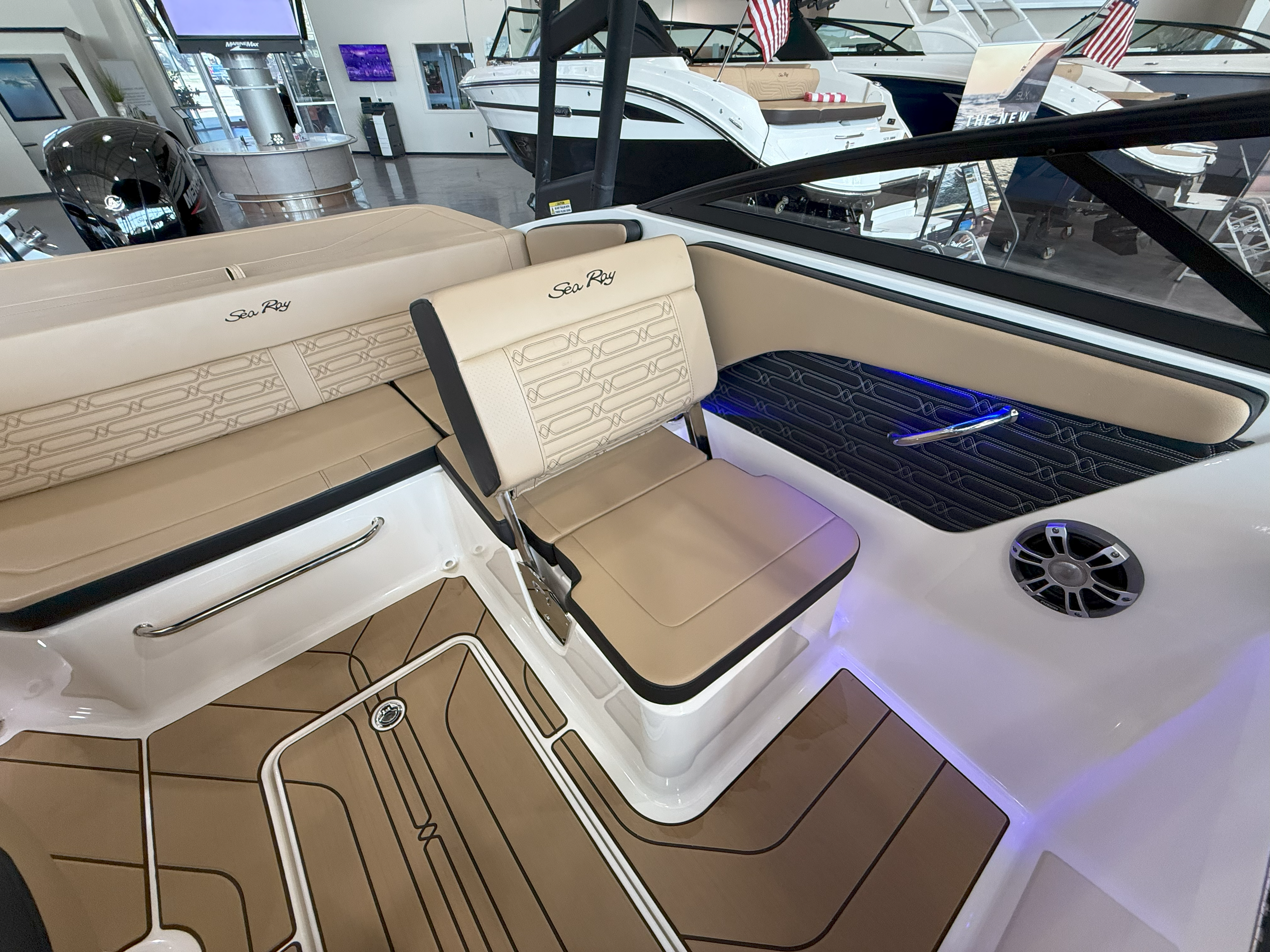 Slide: The Image of Sea Ray SPX 190 Outboard 2025 - 11