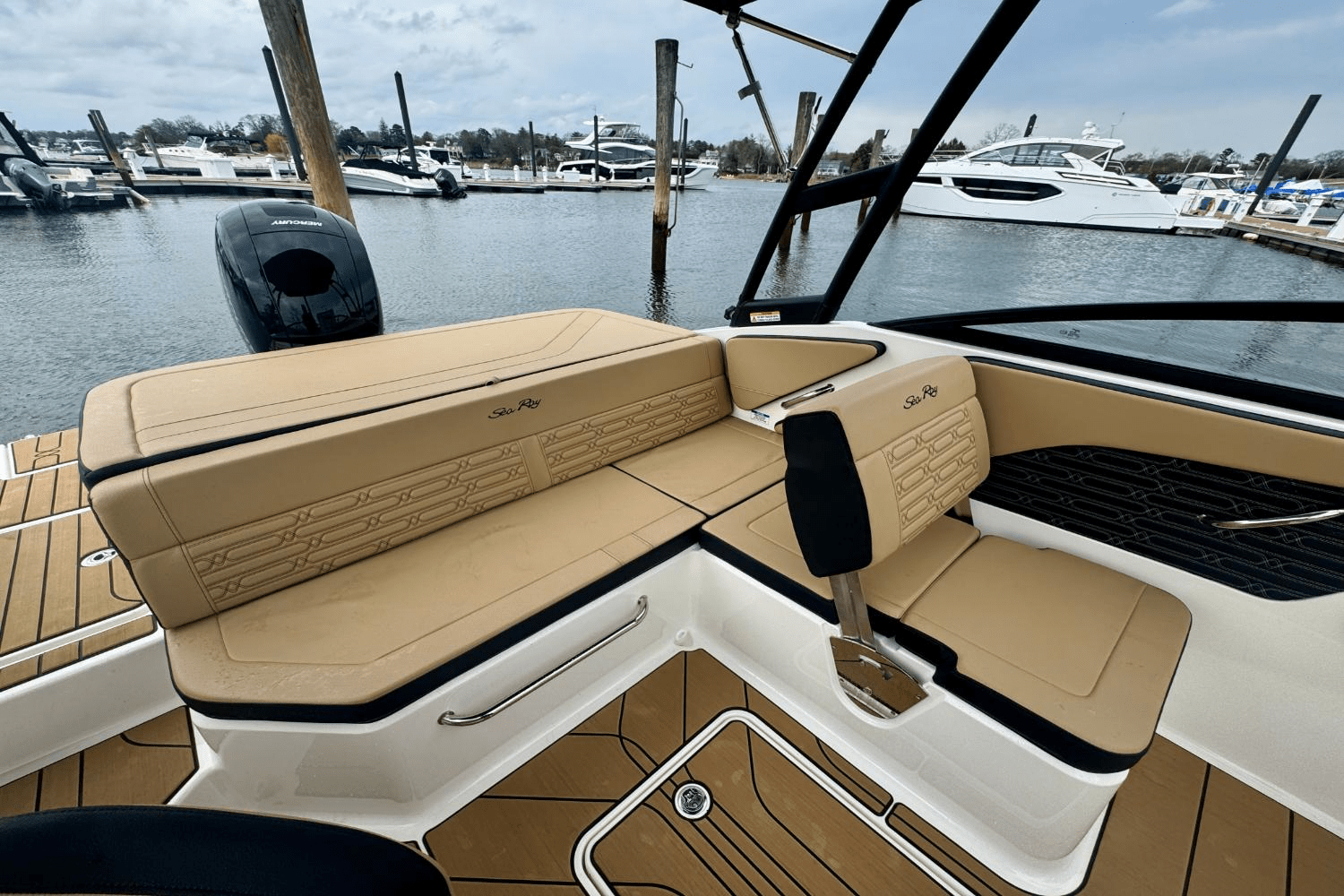 Slide: The Image of Sea Ray SPX 190 Outboard 2025 - 12