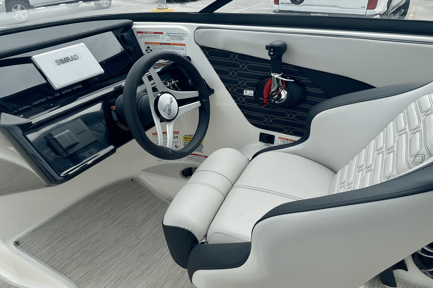 Slide: The Image of Sea Ray SPX 190 Outboard 2025 - 12