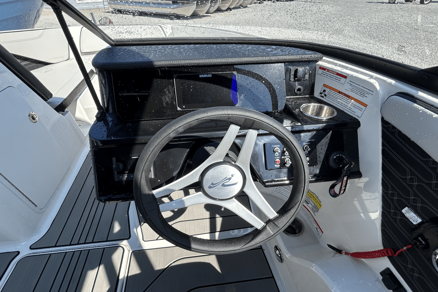 Slide: The Image of Sea Ray SPX 190 Outboard 2025 - 12