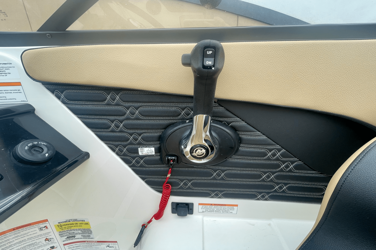 Slide: The Image of Sea Ray SPX 190 Outboard 2025 - 12