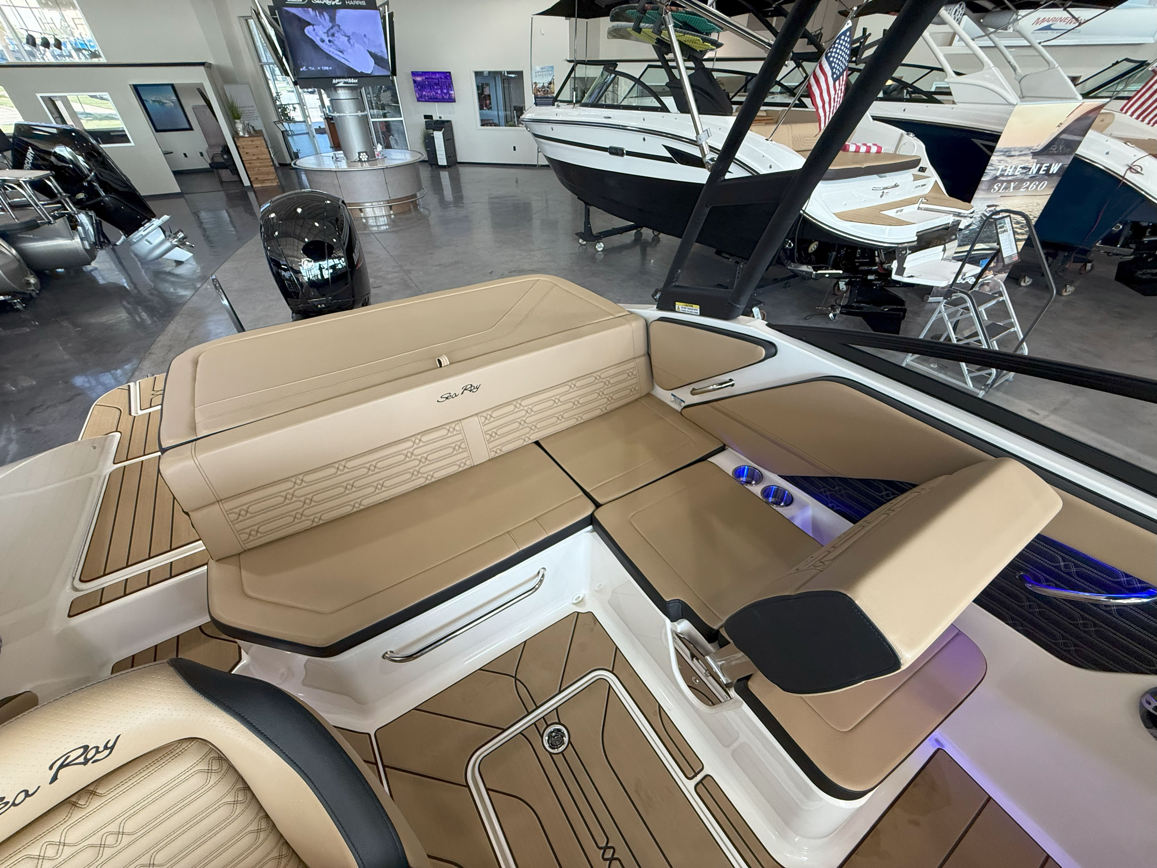 Slide: The Image of Sea Ray SPX 190 Outboard 2025 - 12
