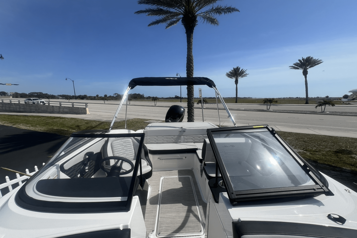 Slide: The Image of Sea Ray SPX 190 Outboard 2025 - 12