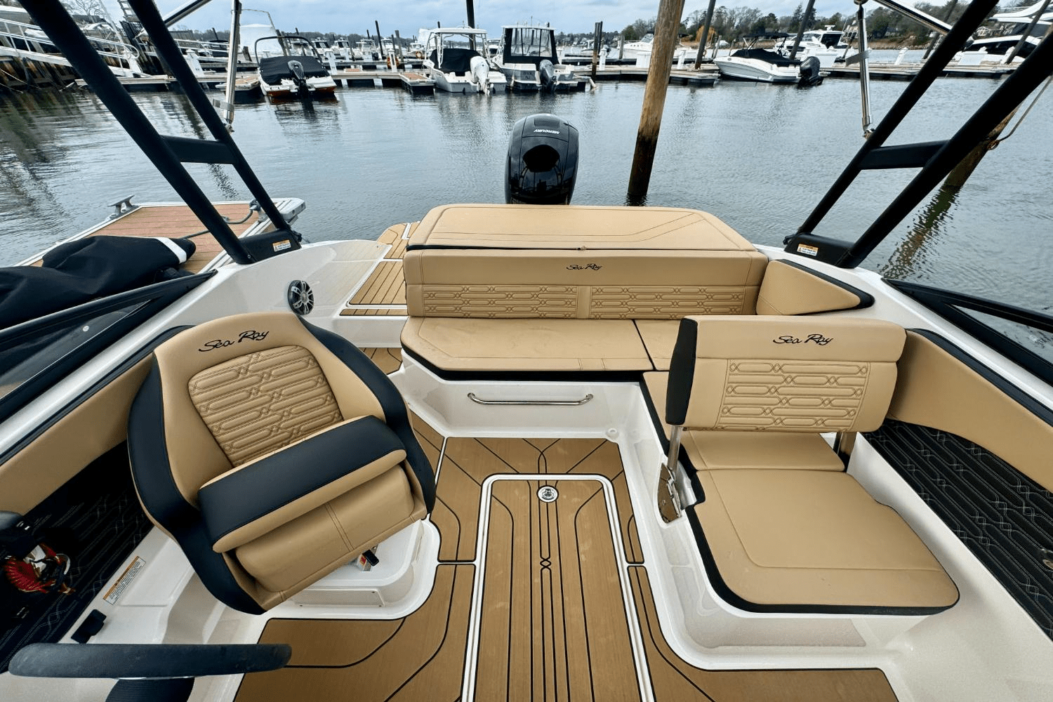 Slide: The Image of Sea Ray SPX 190 Outboard 2025 - 13