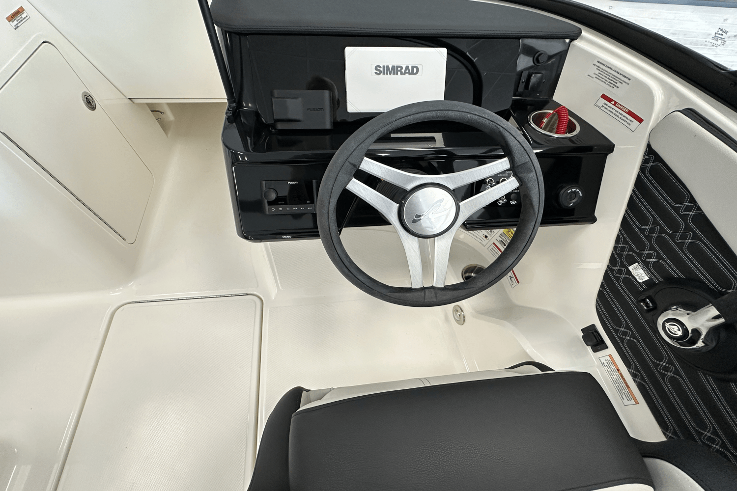 Slide: The Image of Sea Ray SPX 190 Outboard 2025 - 13