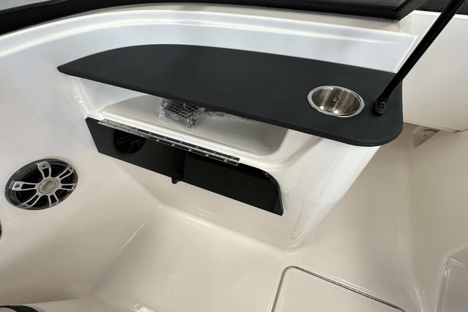 Slide: The Image of Sea Ray SPX 190 Outboard 2025 - 14