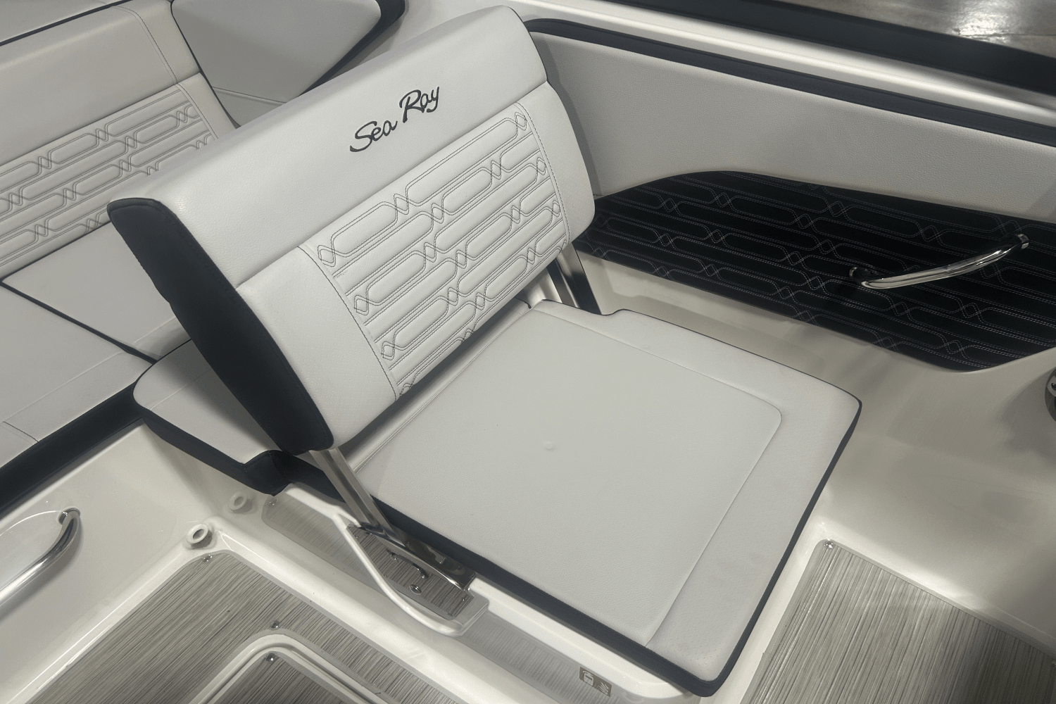 Slide: The Image of Sea Ray SPX 190 Outboard 2025 - 14
