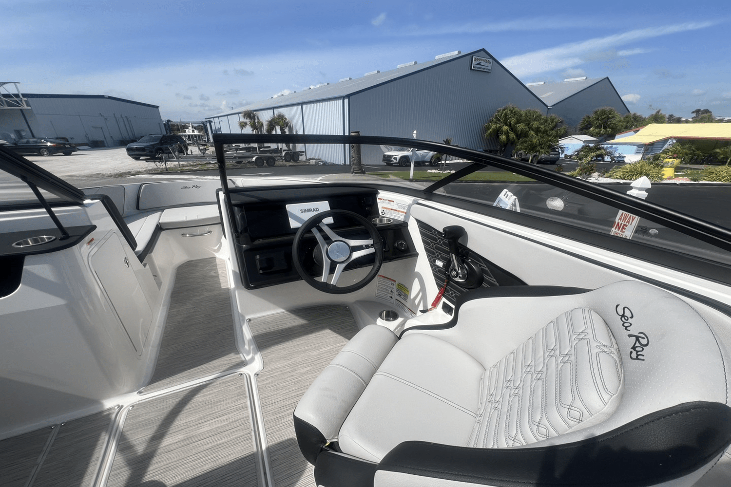 Slide: The Image of Sea Ray SPX 190 Outboard 2025 - 14