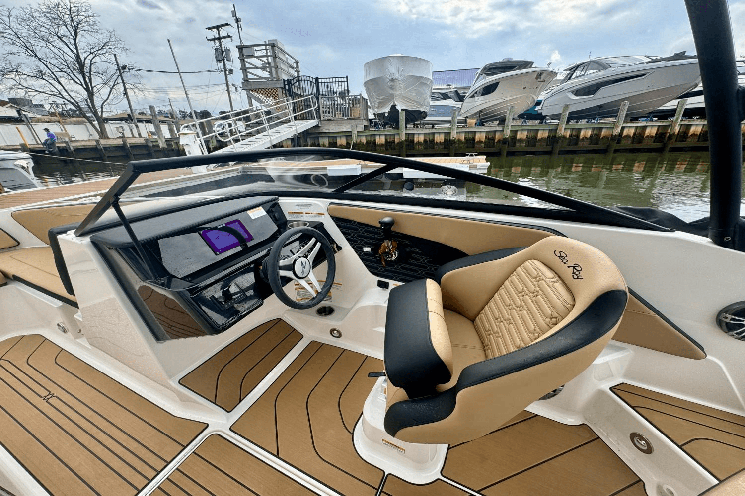 Slide: The Image of Sea Ray SPX 190 Outboard 2025 - 15