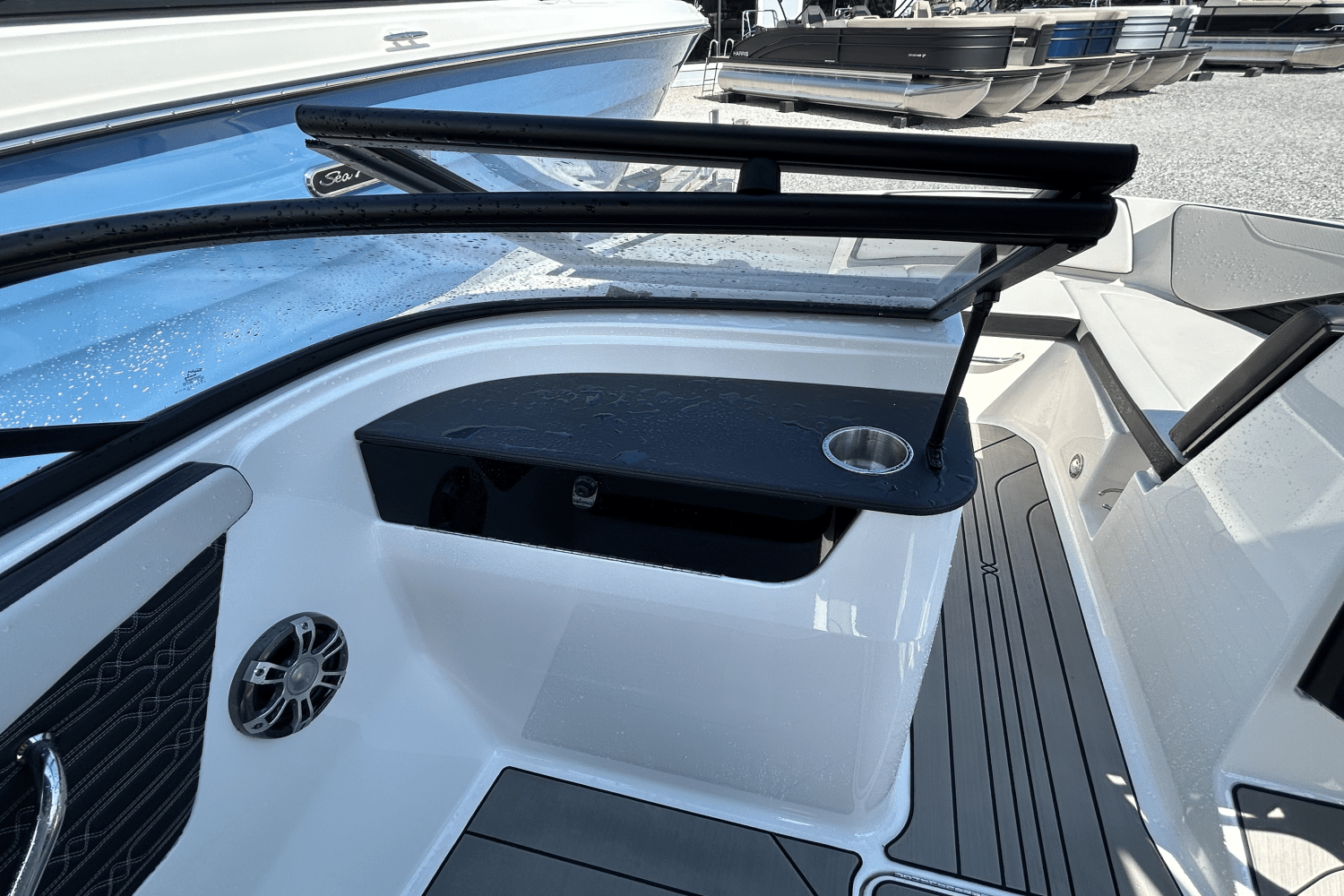 Slide: The Image of Sea Ray SPX 190 Outboard 2025 - 15