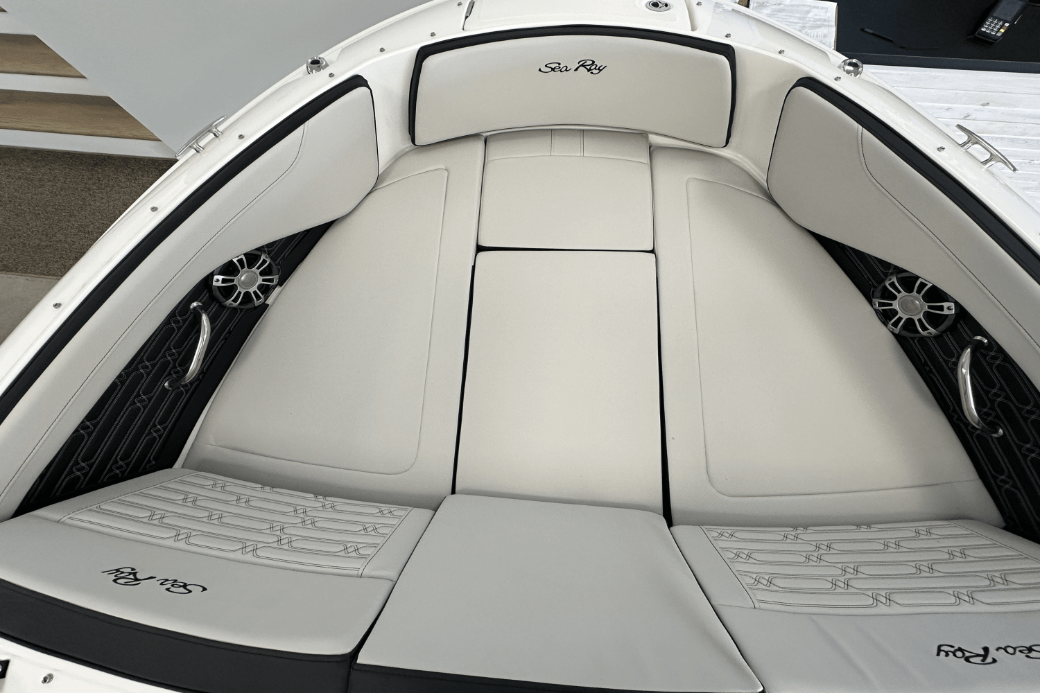 Slide: The Image of Sea Ray SPX 190 Outboard 2025 - 15