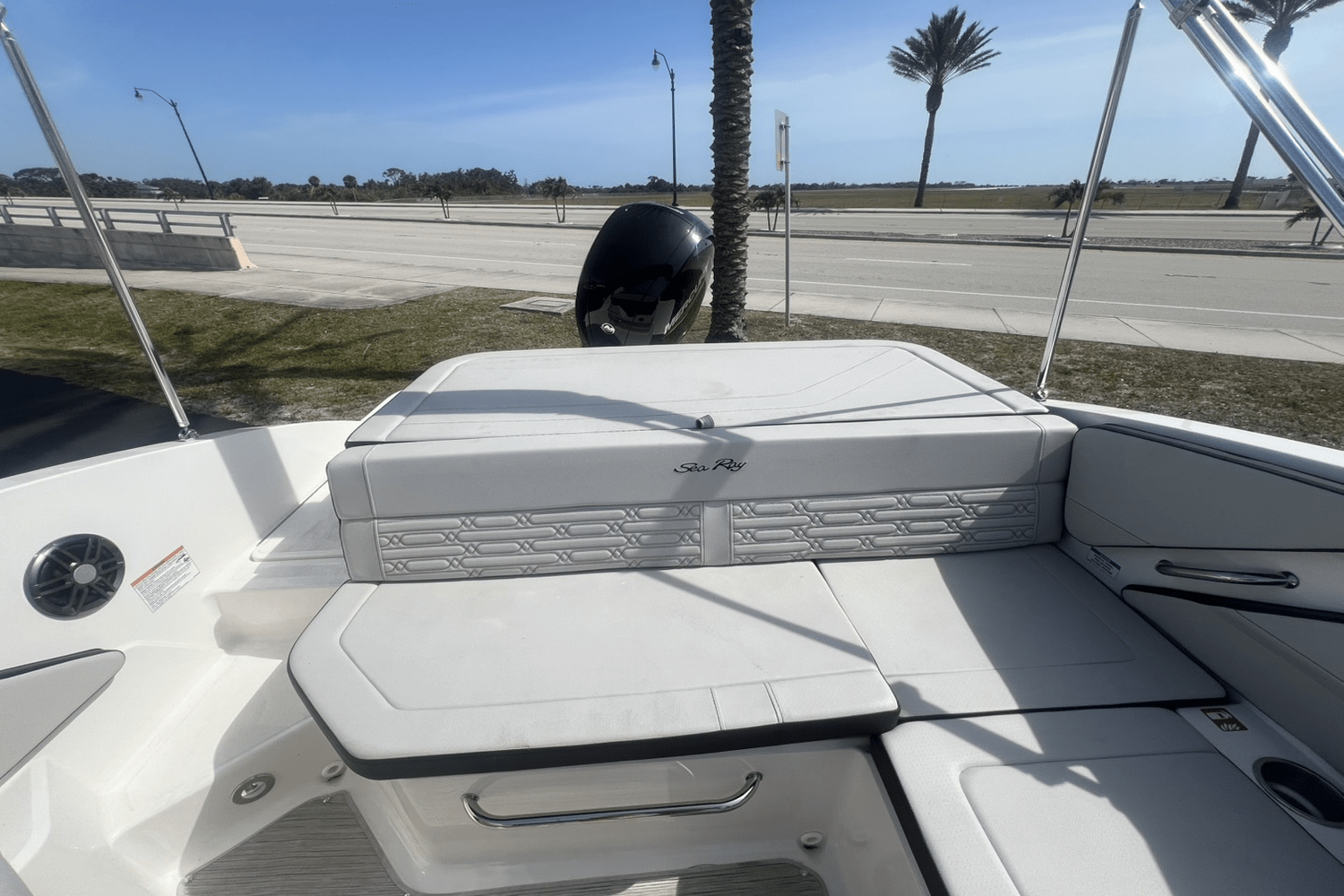 Slide: The Image of Sea Ray SPX 190 Outboard 2025 - 15