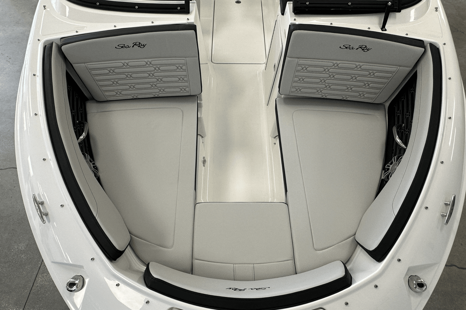 Slide: The Image of Sea Ray SPX 190 Outboard 2025 - 16