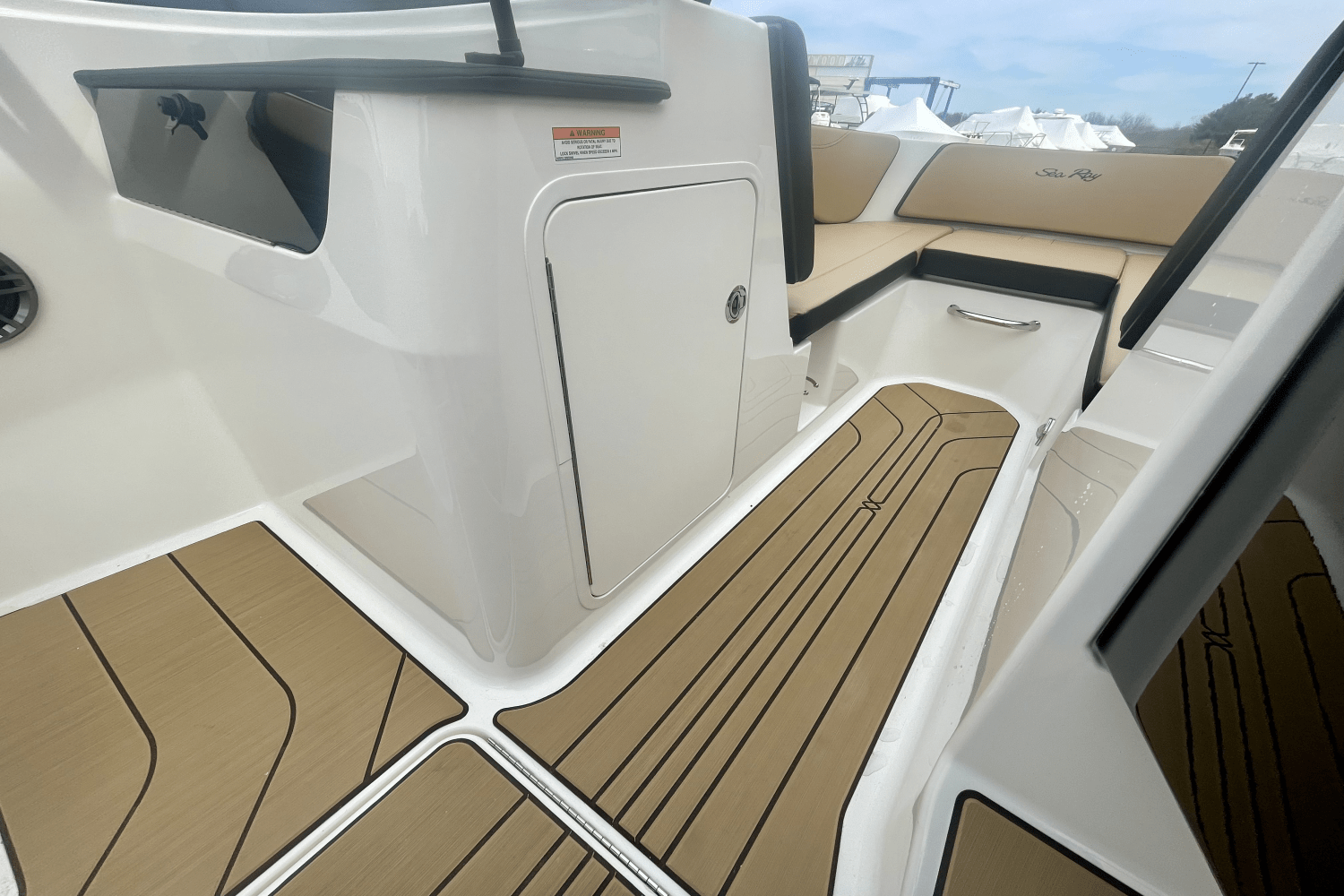 Slide: The Image of Sea Ray SPX 190 Outboard 2025 - 16