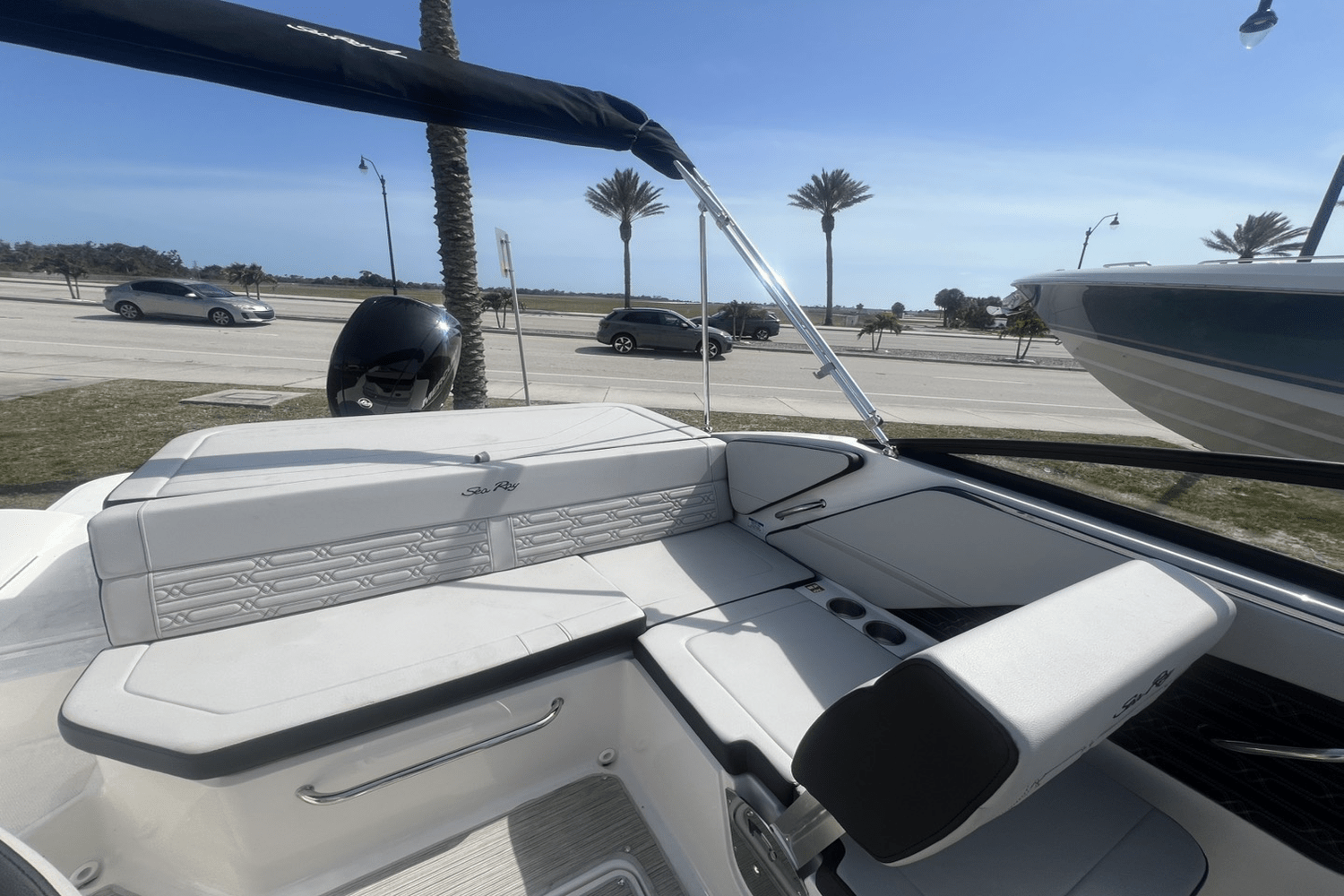 Slide: The Image of Sea Ray SPX 190 Outboard 2025 - 16