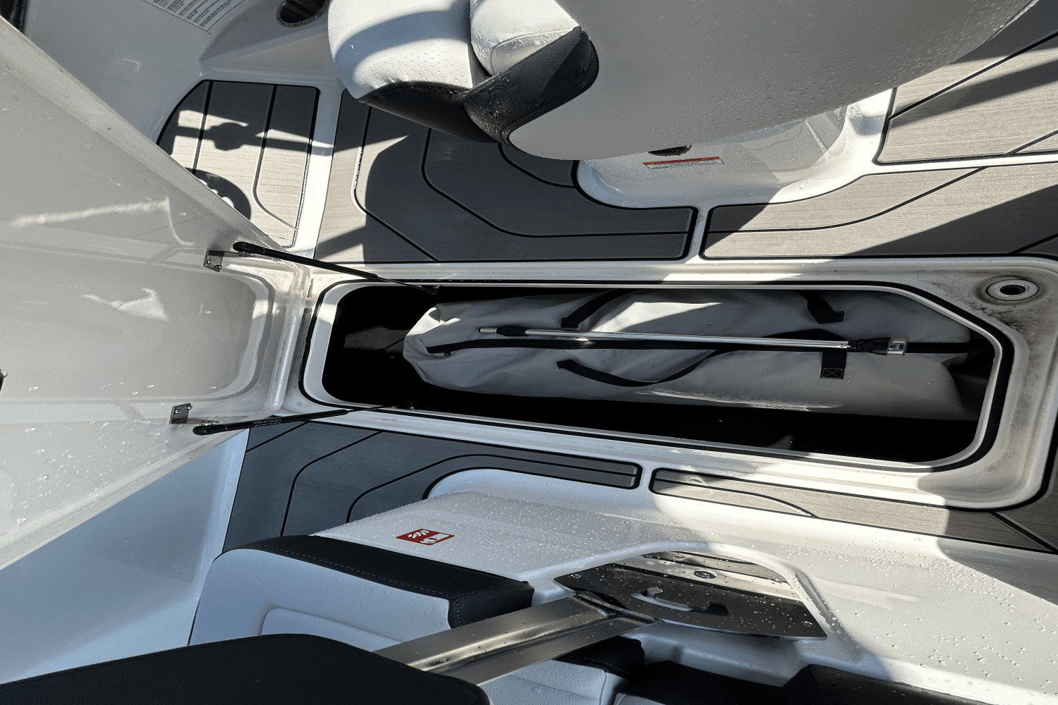 Slide: The Image of Sea Ray SPX 190 Outboard 2025 - 16