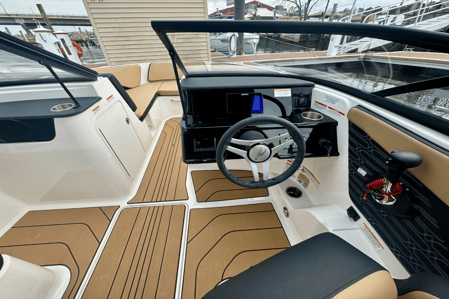 Slide: The Image of Sea Ray SPX 190 Outboard 2025 - 17