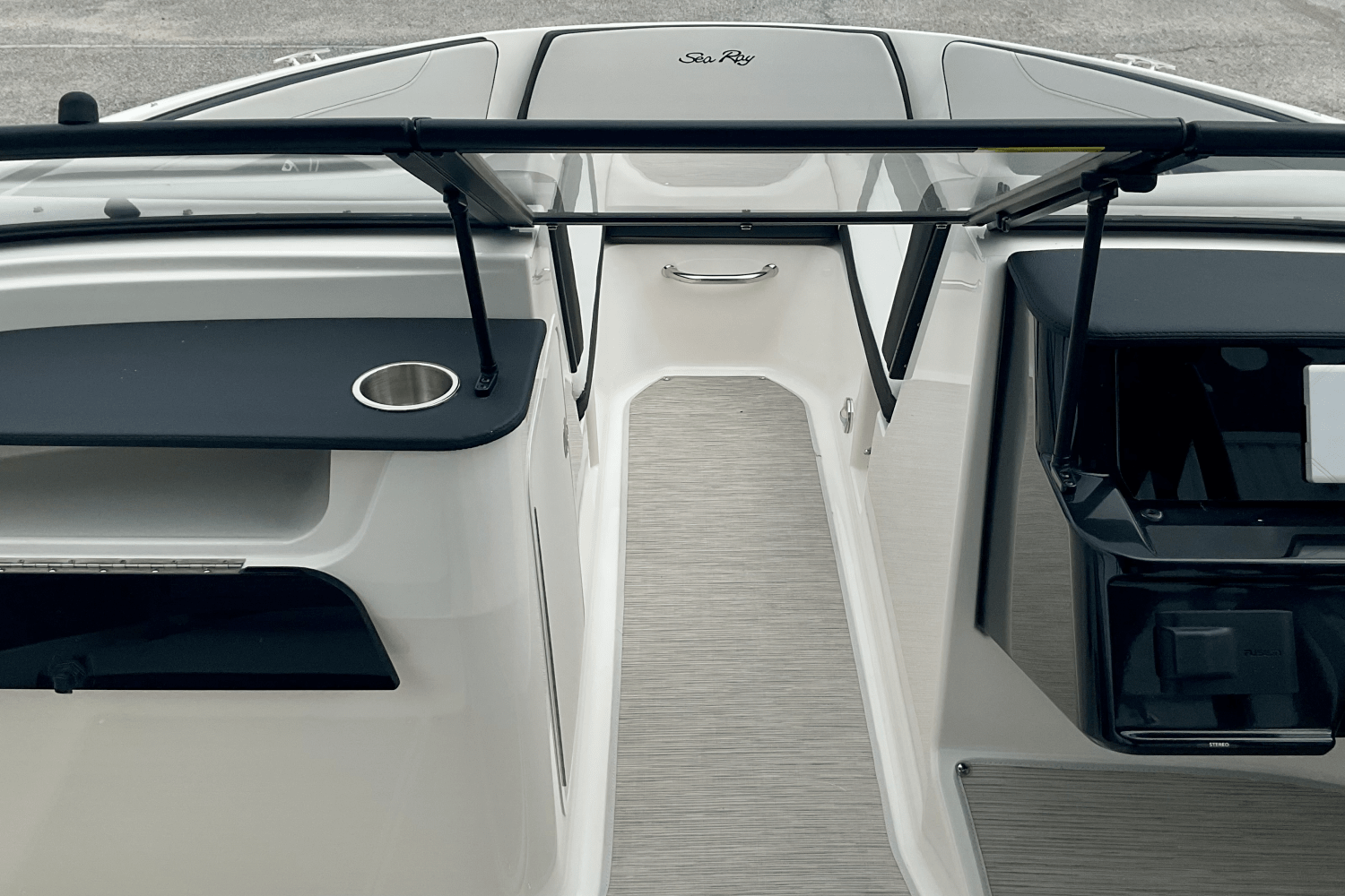 Slide: The Image of Sea Ray SPX 190 Outboard 2025 - 17