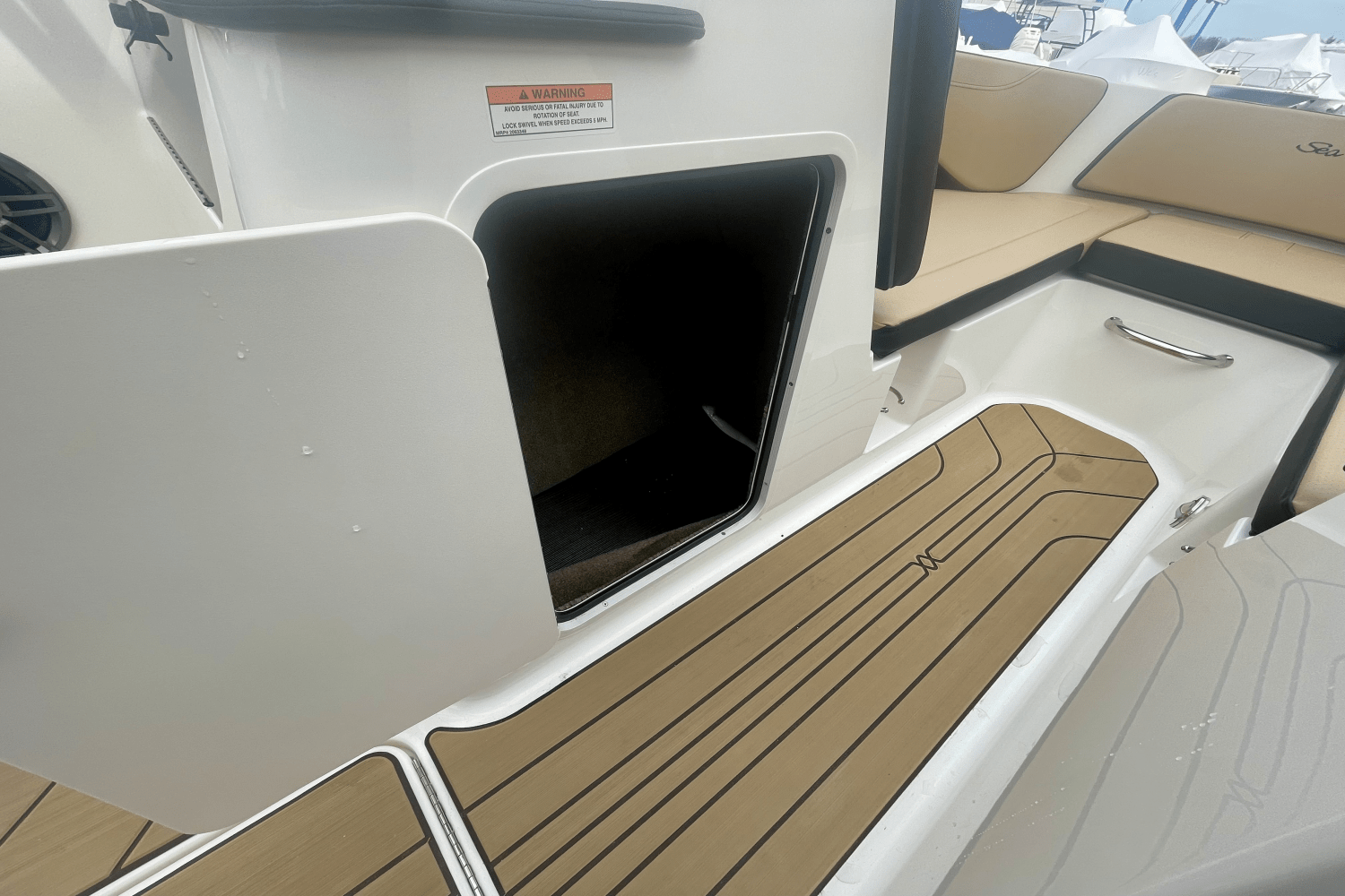 Slide: The Image of Sea Ray SPX 190 Outboard 2025 - 17