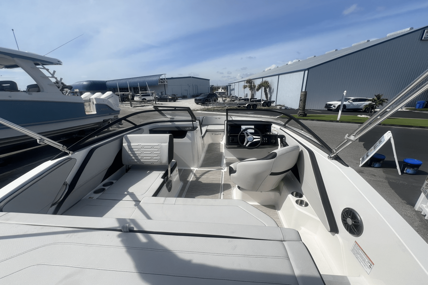 Slide: The Image of Sea Ray SPX 190 Outboard 2025 - 17