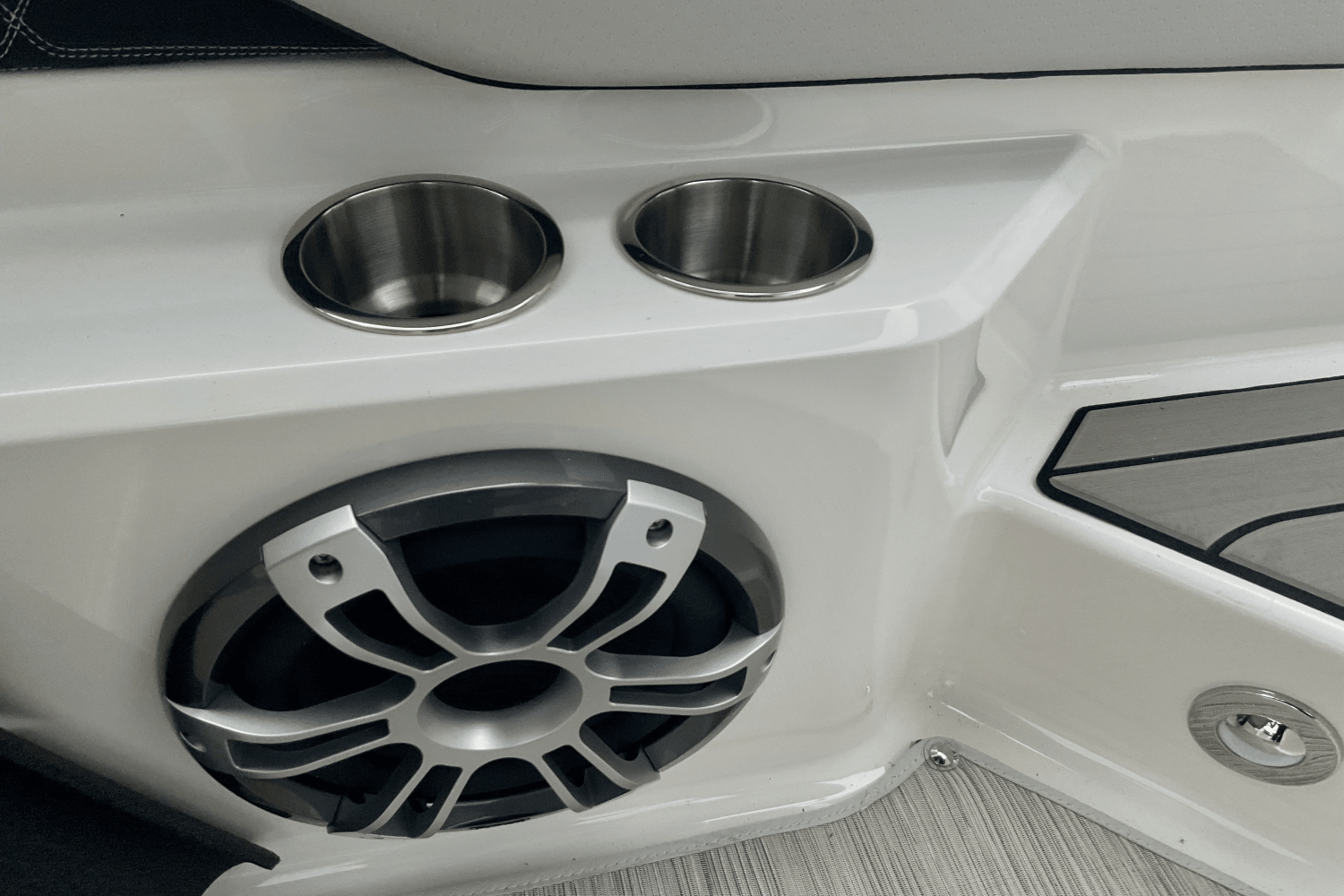 Slide: The Image of Sea Ray SPX 190 Outboard 2025 - 18