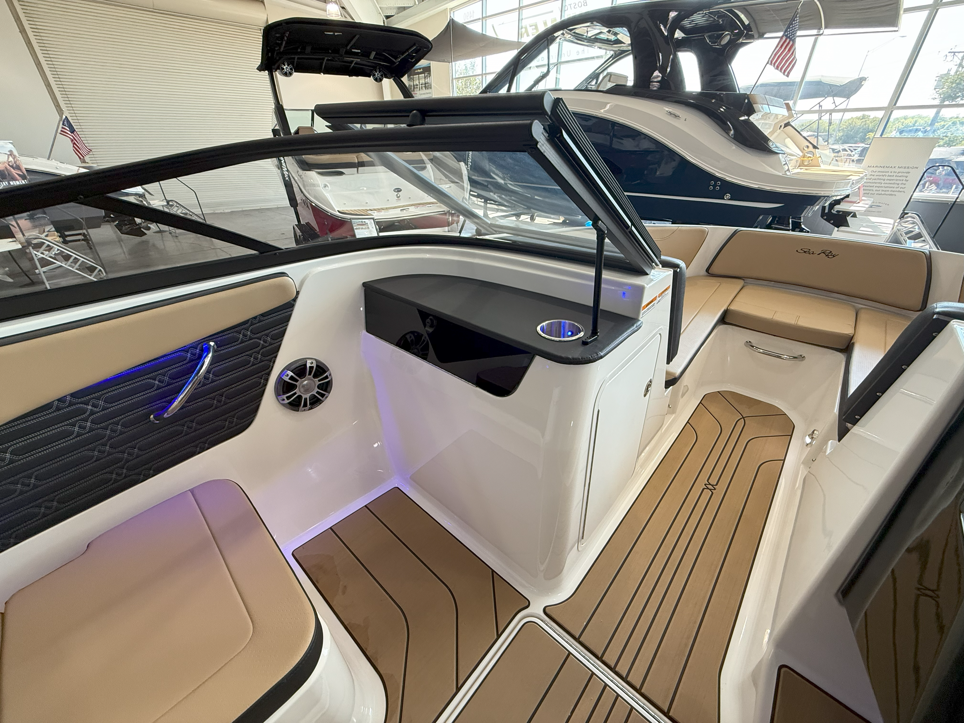 Slide: The Image of Sea Ray SPX 190 Outboard 2025 - 18