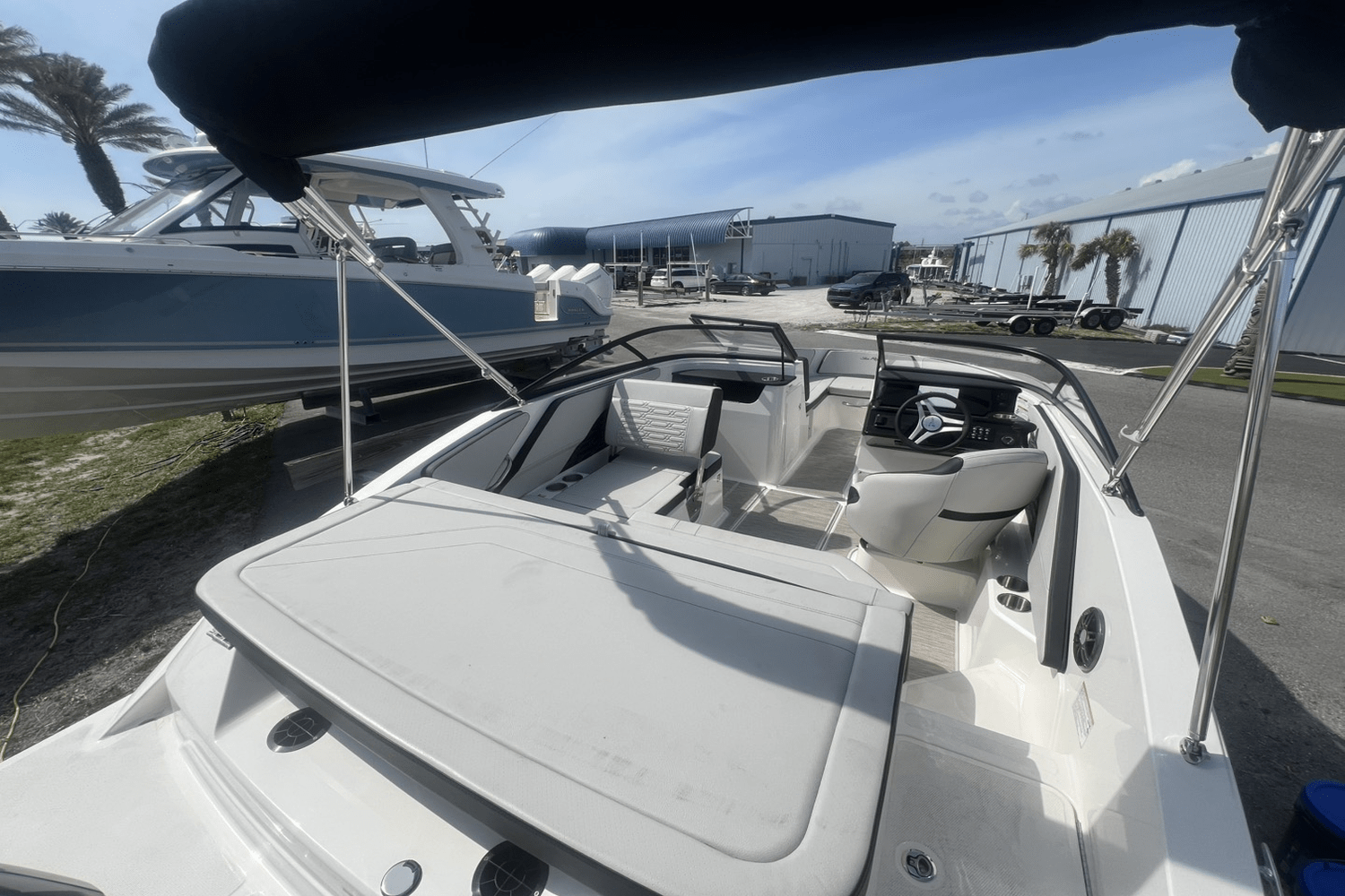 Slide: The Image of Sea Ray SPX 190 Outboard 2025 - 18
