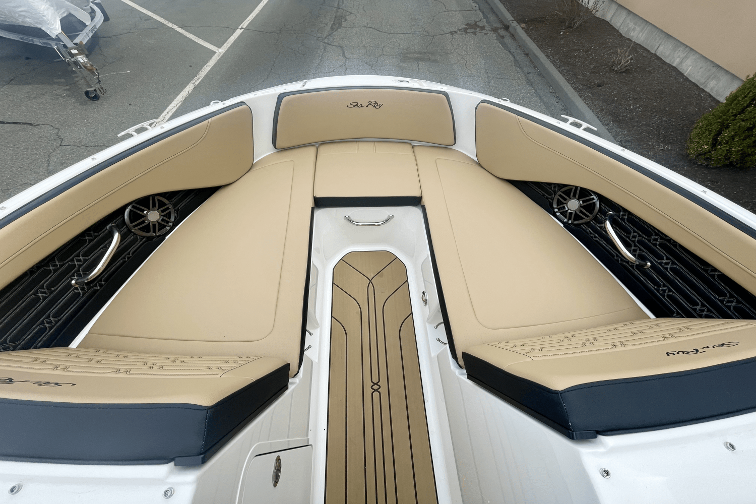 Slide: The Image of Sea Ray SPX 190 Outboard 2025 - 19