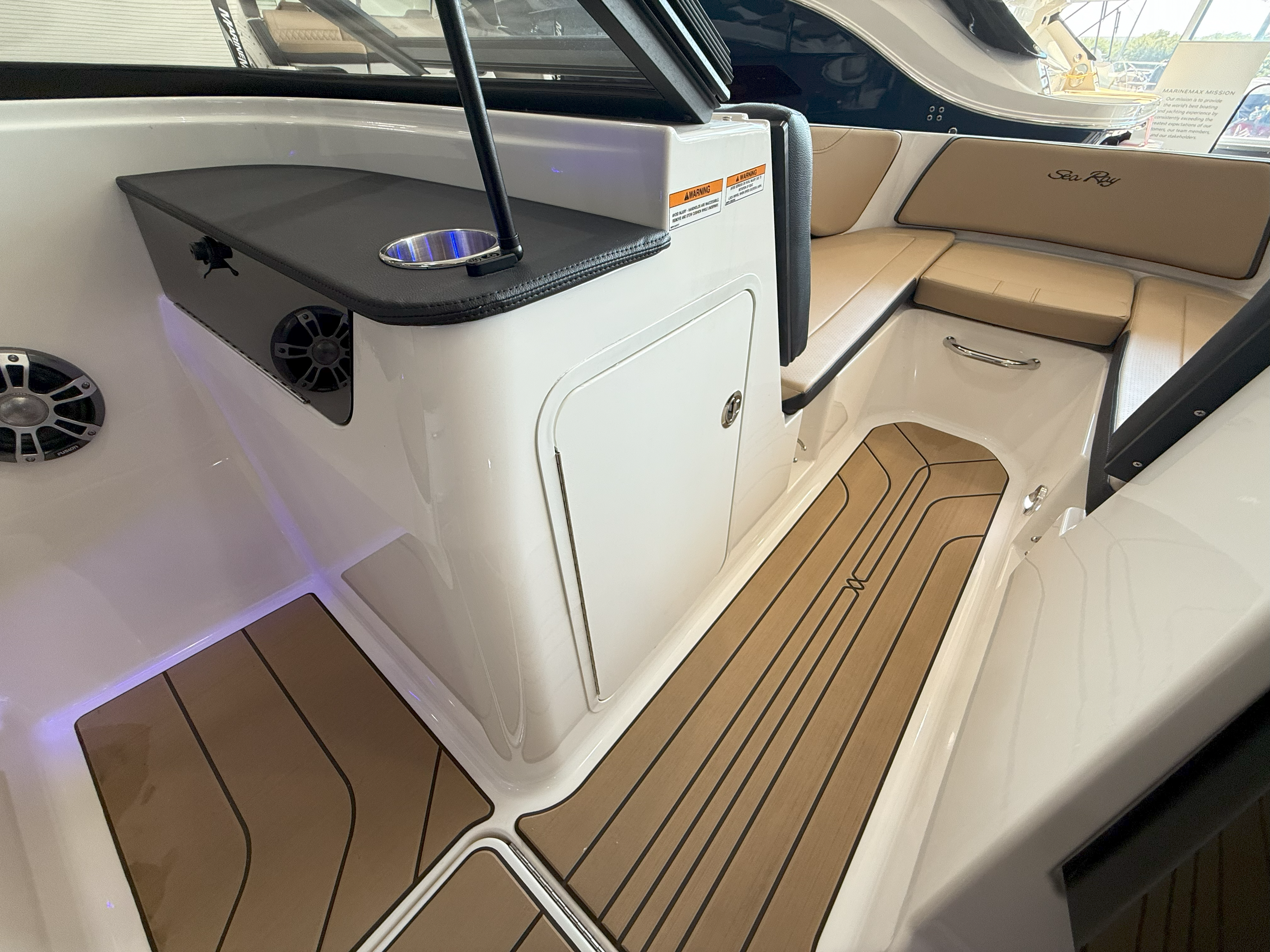 Slide: The Image of Sea Ray SPX 190 Outboard 2025 - 19